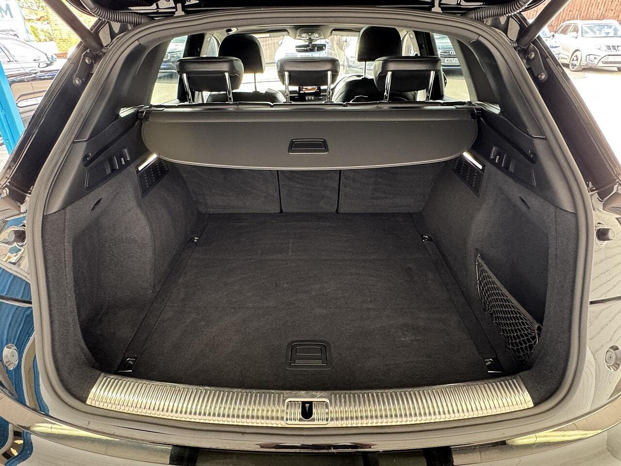 Audi Q5 view 10