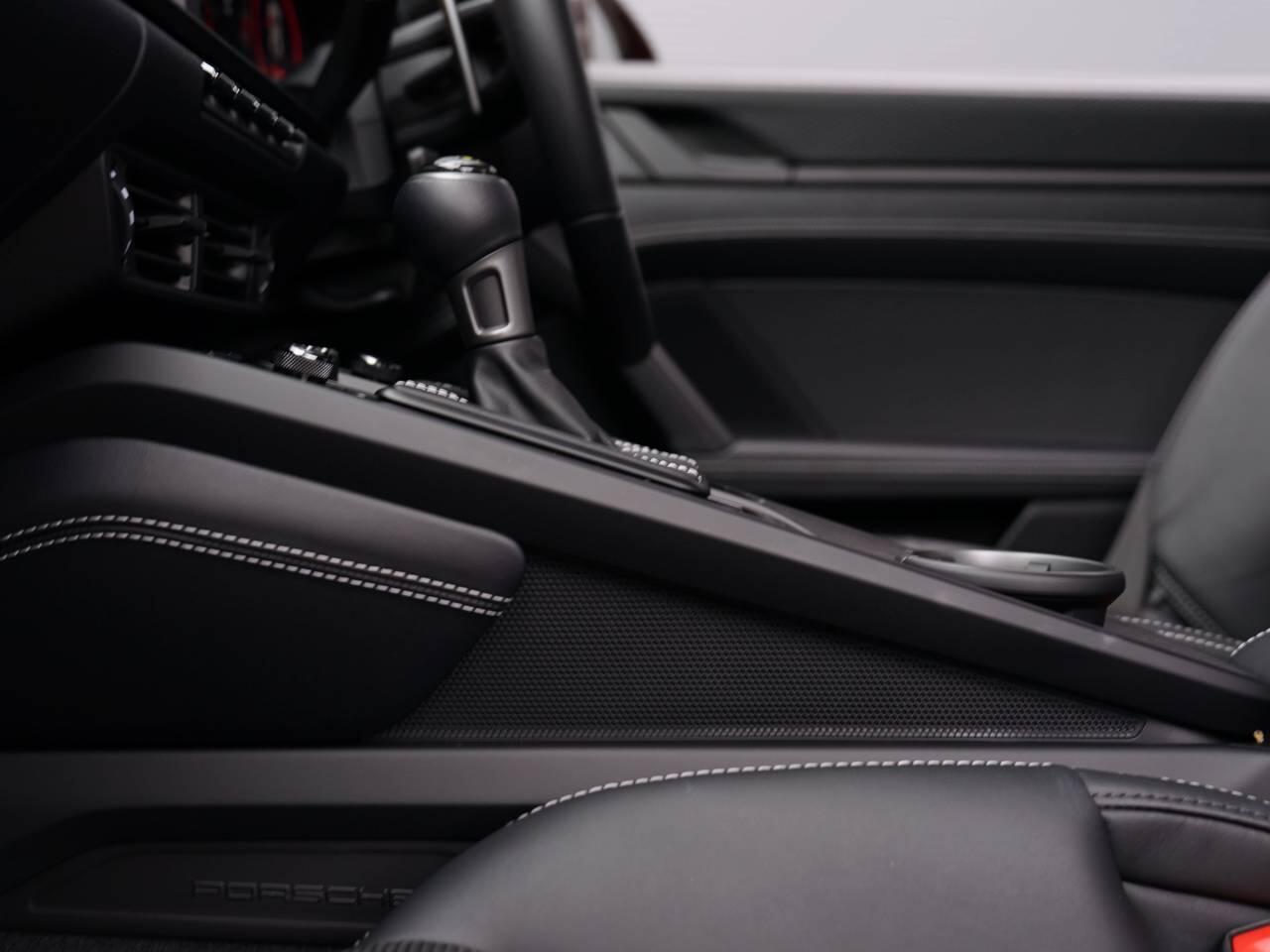 Porsche 911 view 44