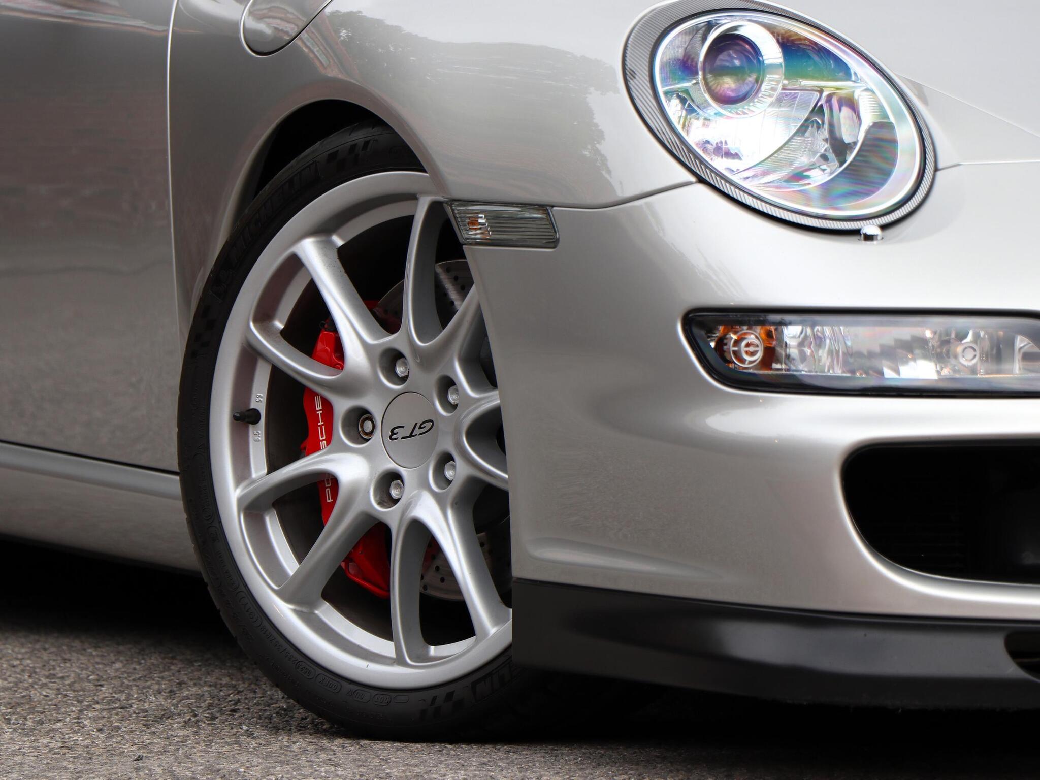 Porsche 911 view 10