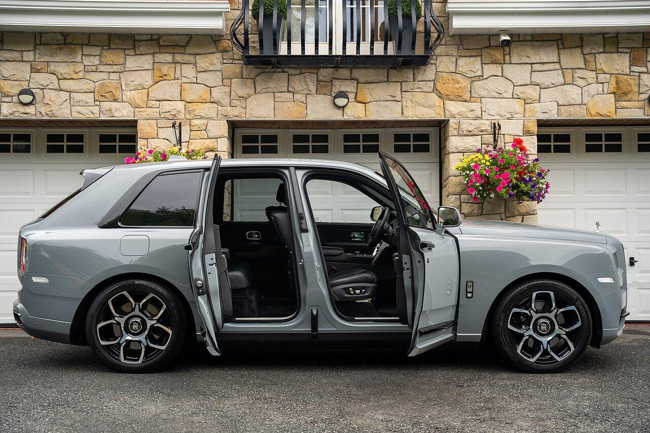 Rolls-Royce Cullinan view 3