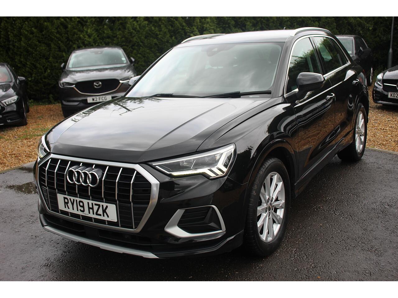 Audi Q3 view 5