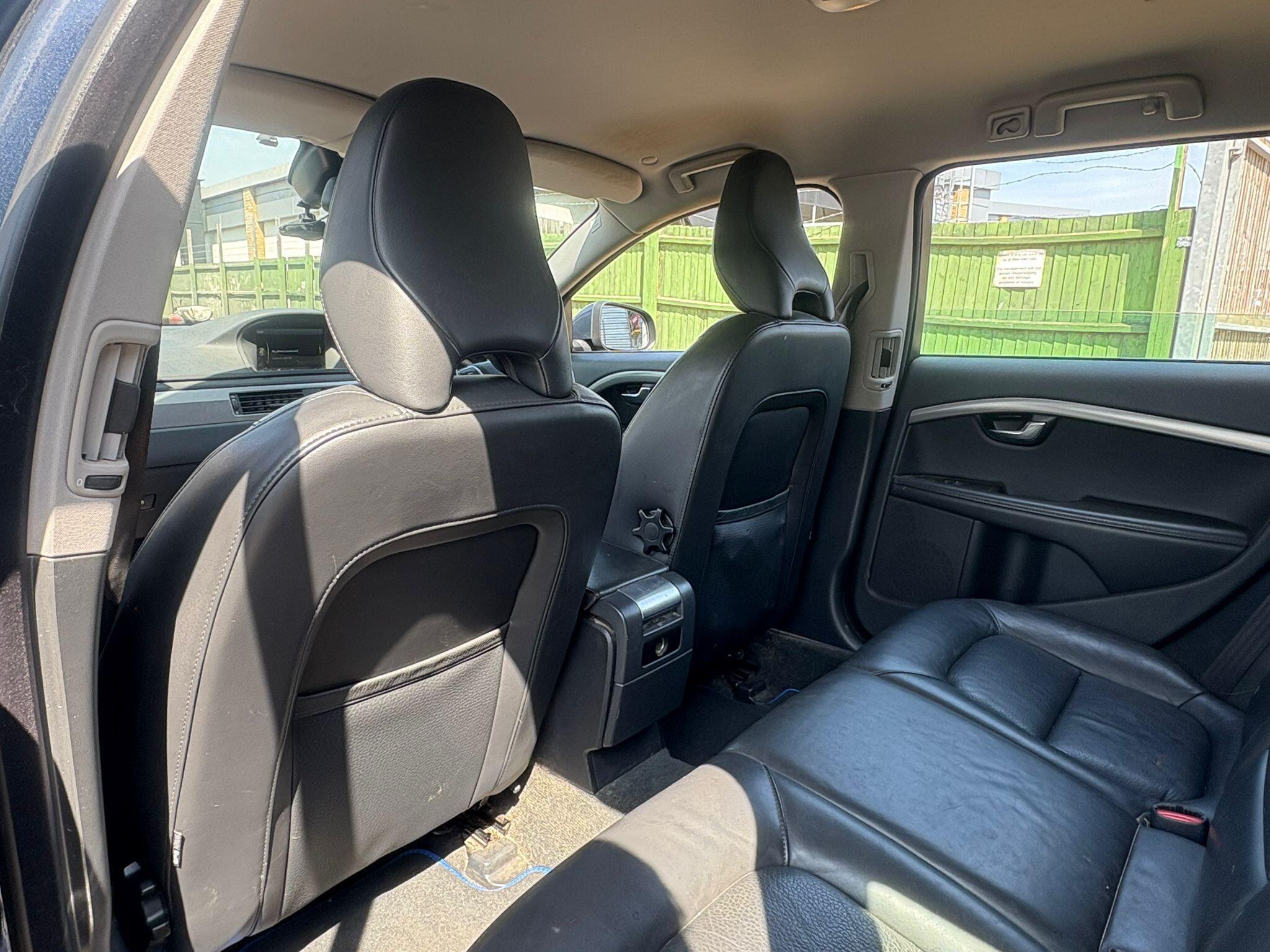 Volvo V70 view 17