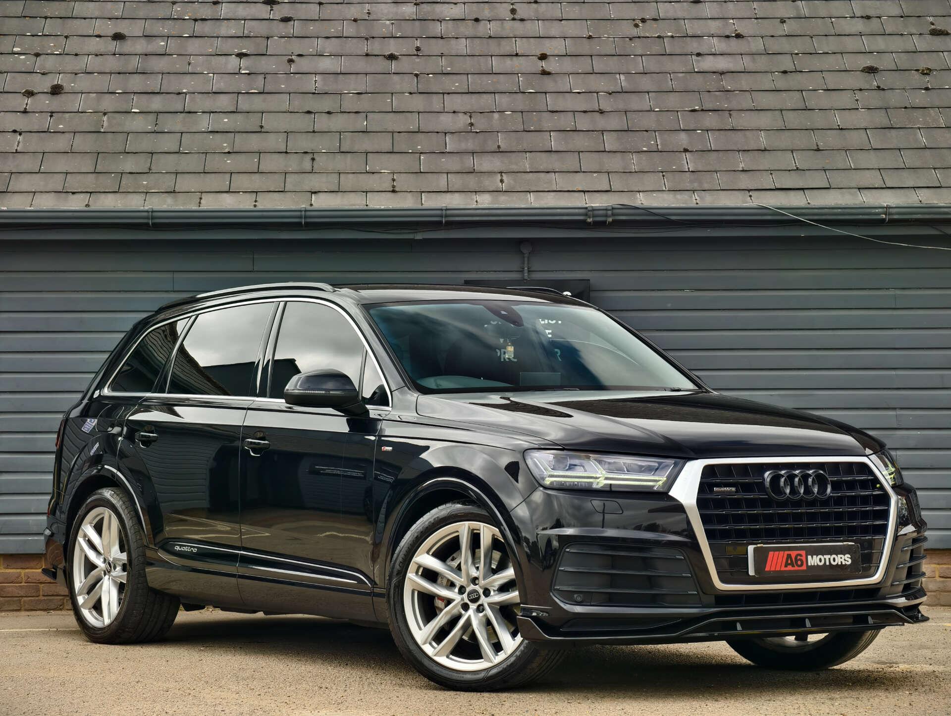Audi Q7 view 5