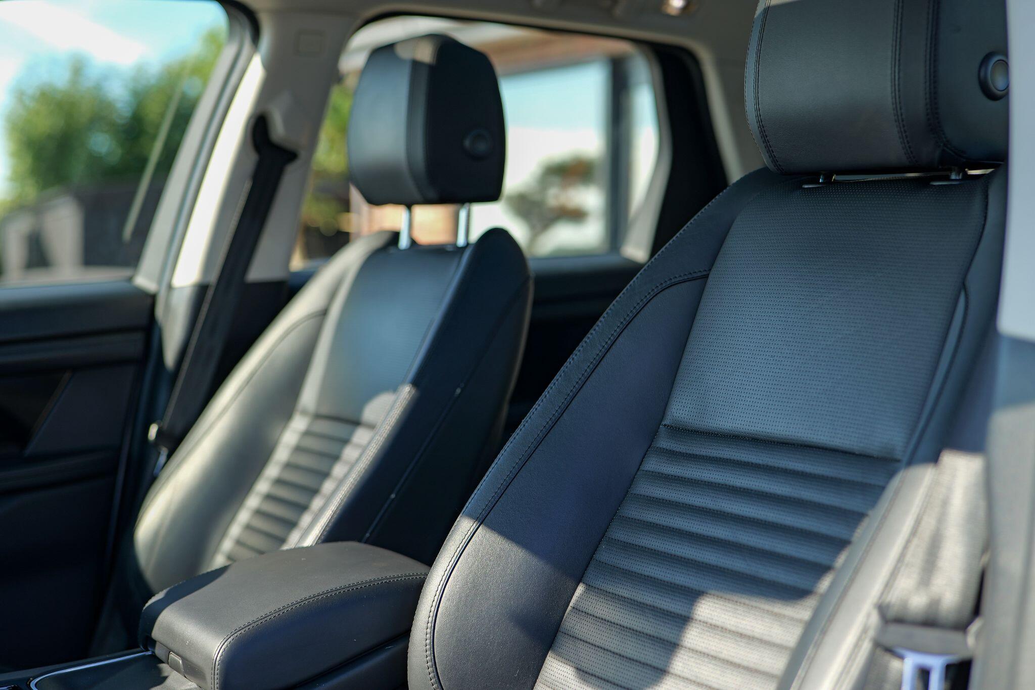 Land Rover Discovery Sport view 25