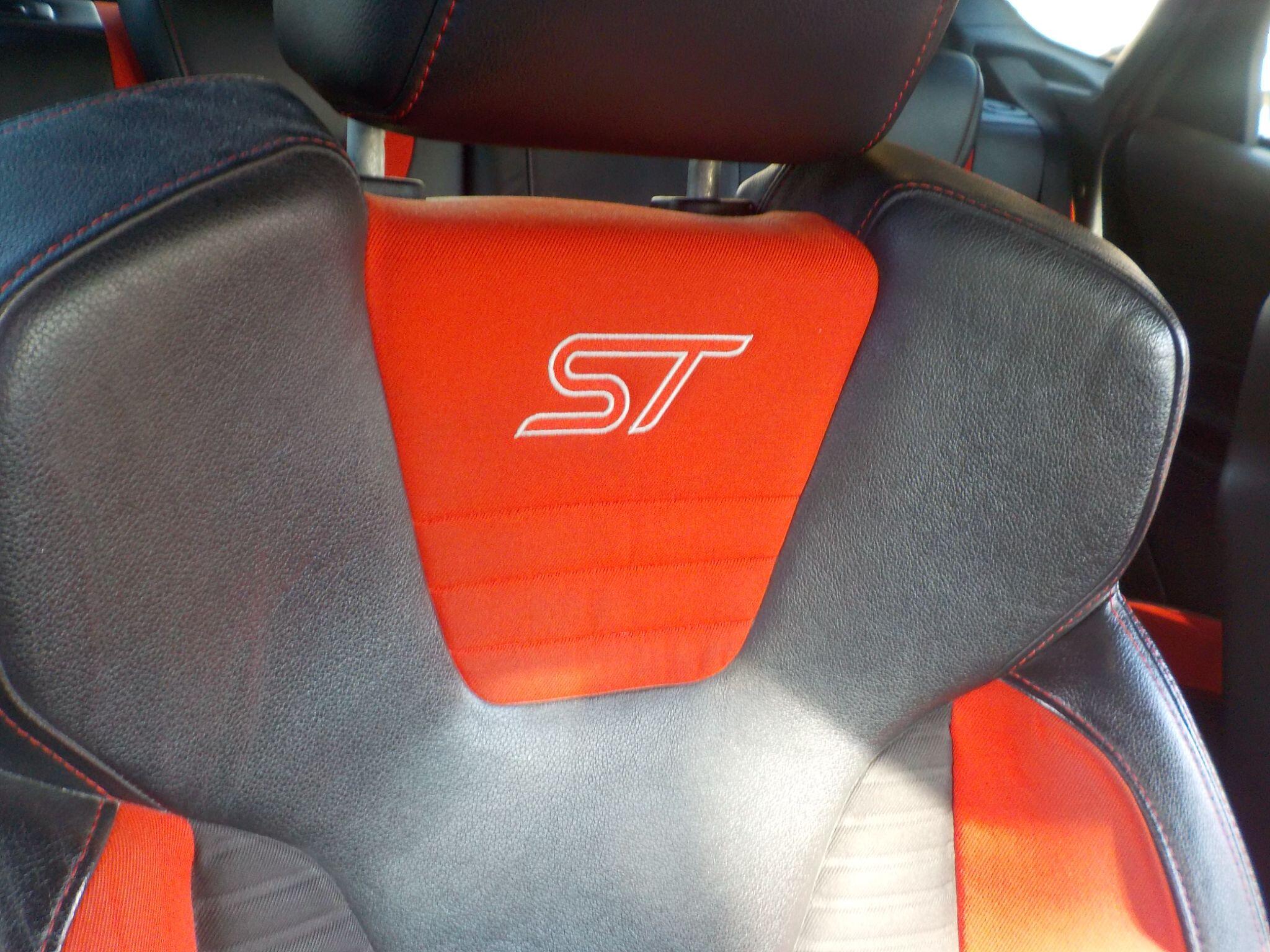 Ford Focus 2.0T EcoBoost ST-2 Euro 5 (s/s) 5dr