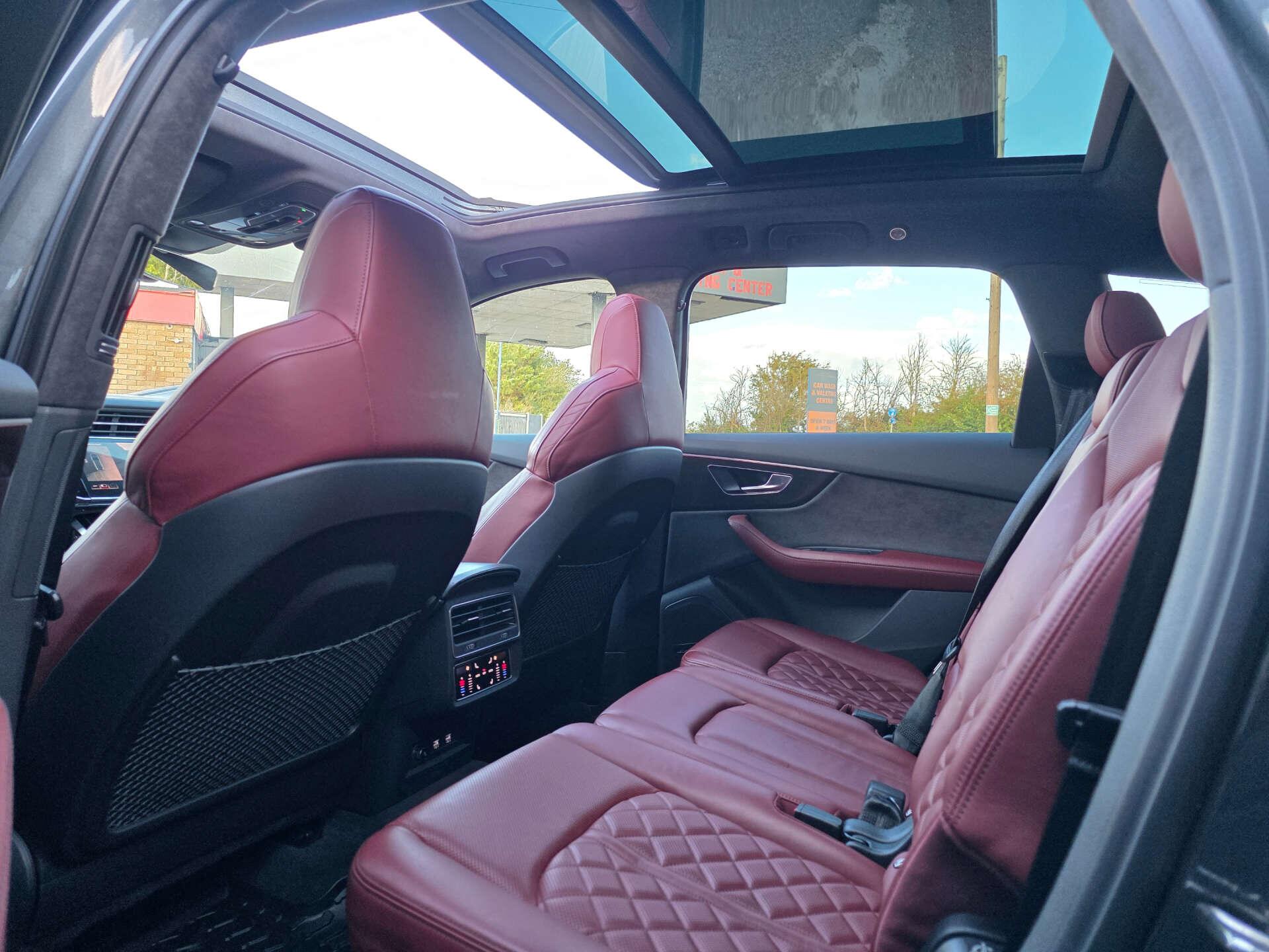 Audi SQ7 view 24