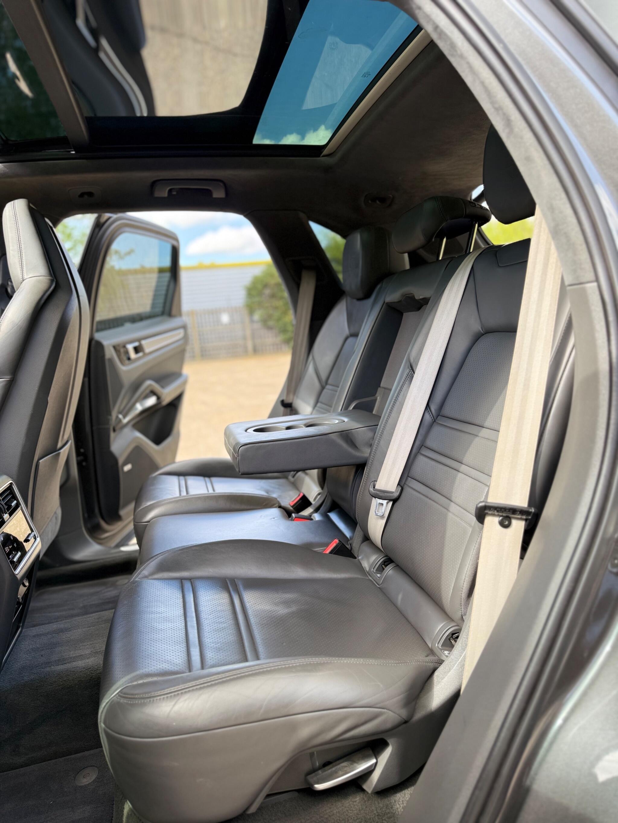 Porsche Cayenne view 19