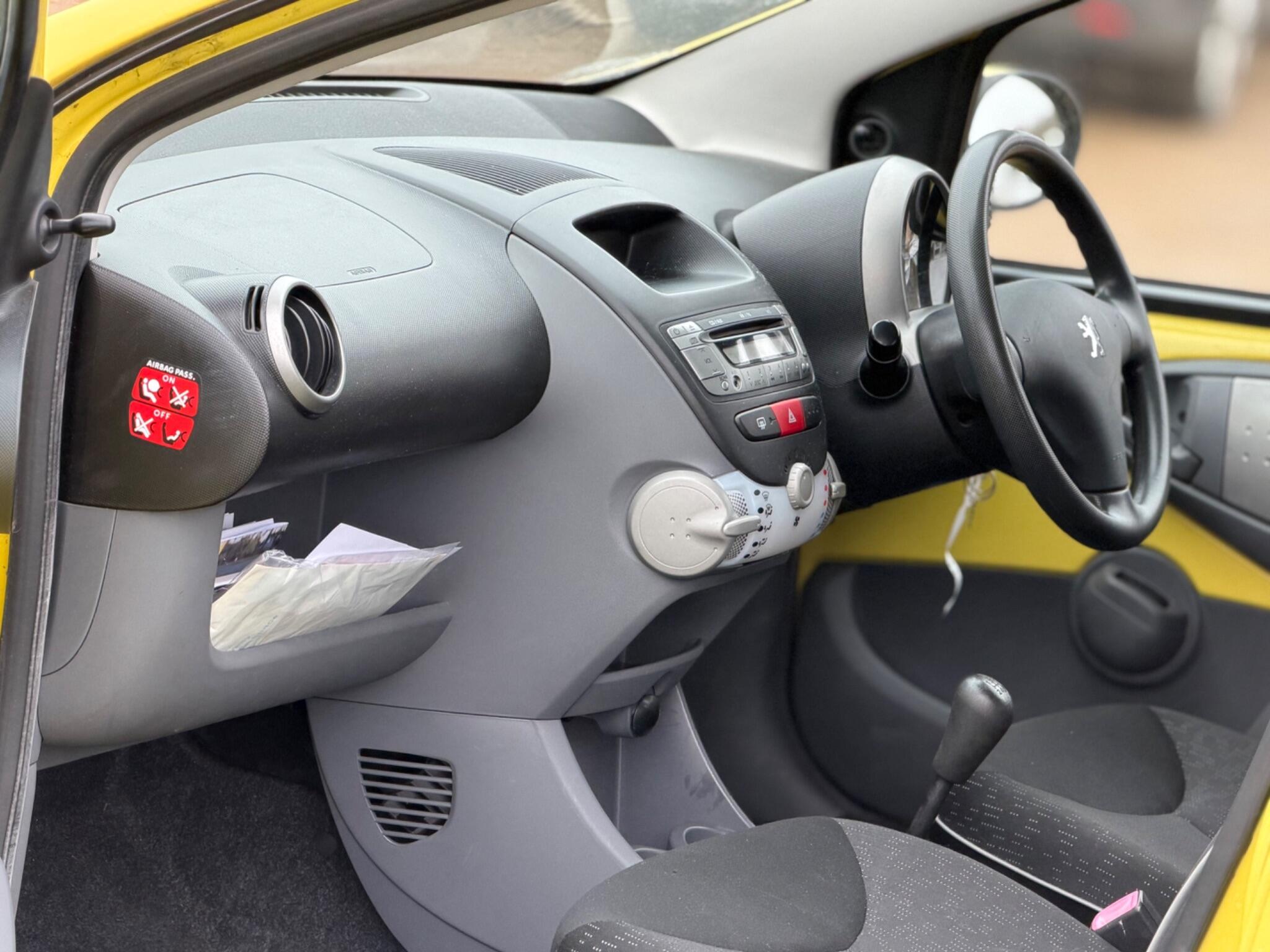 2010 Peugeot 107 1.0 12V Urban Euro 4 5dr image 14