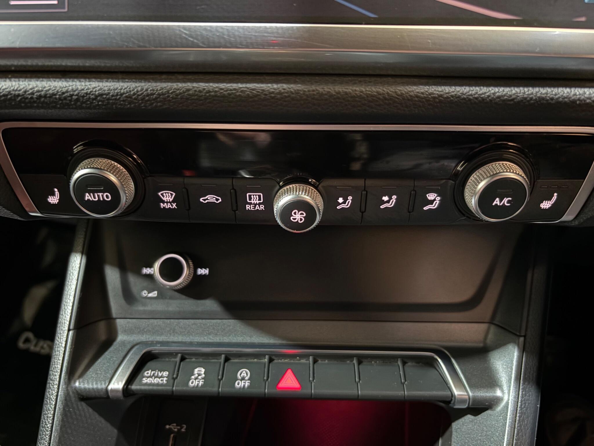 Audi Q3 view 71
