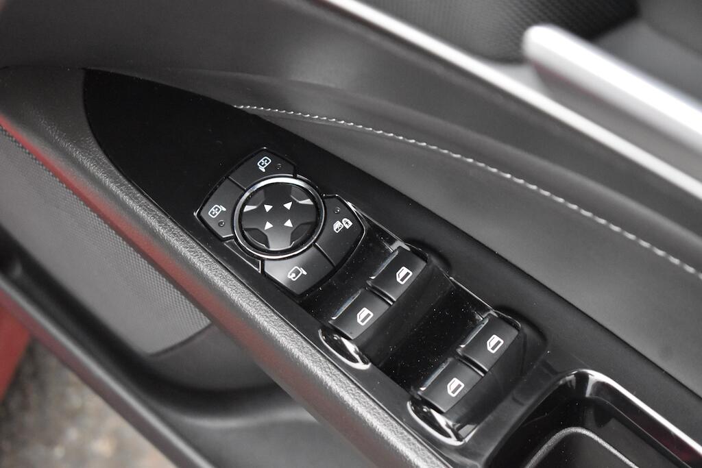 Ford Mondeo view 50