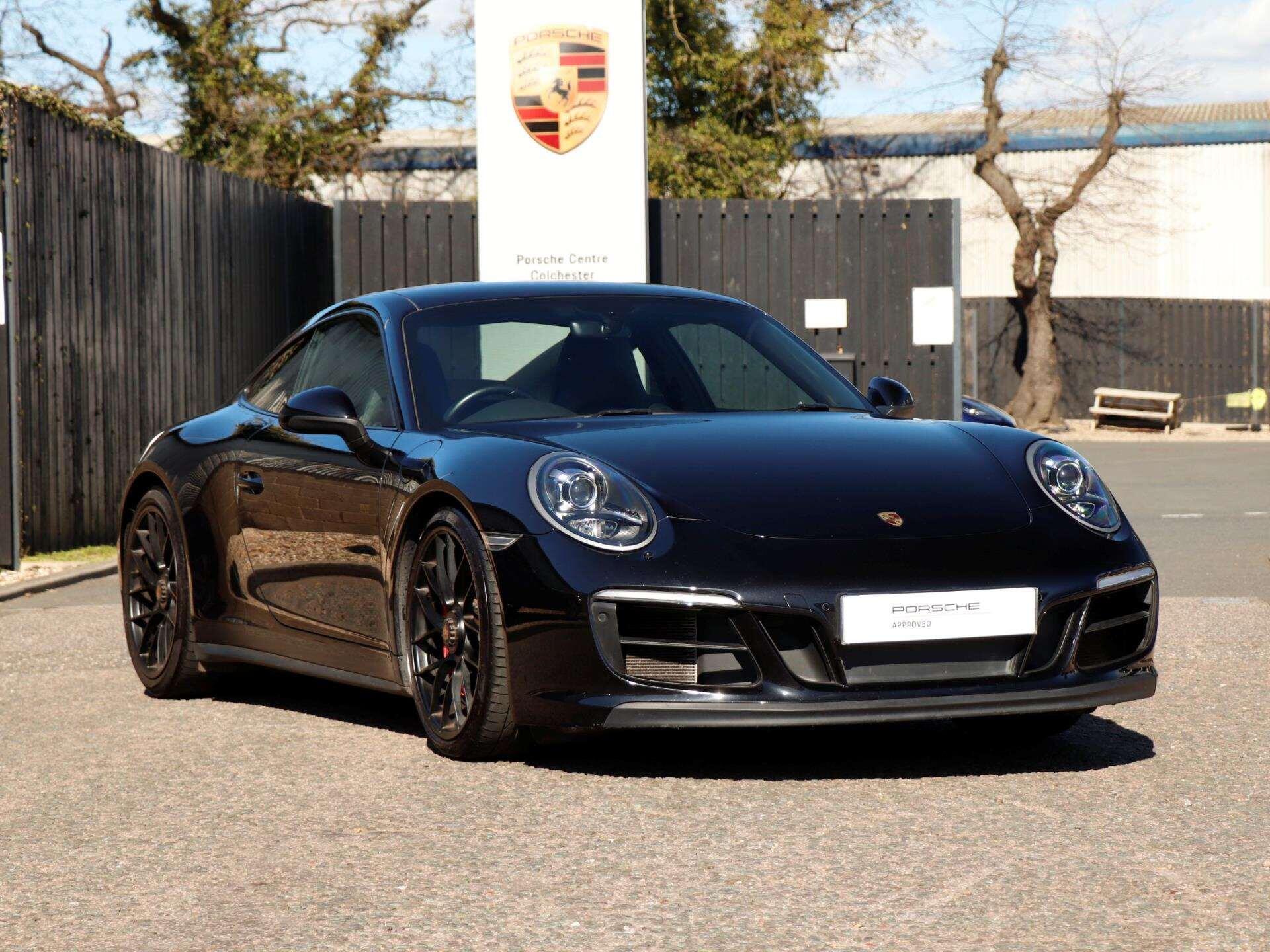 Porsche 911 view 33