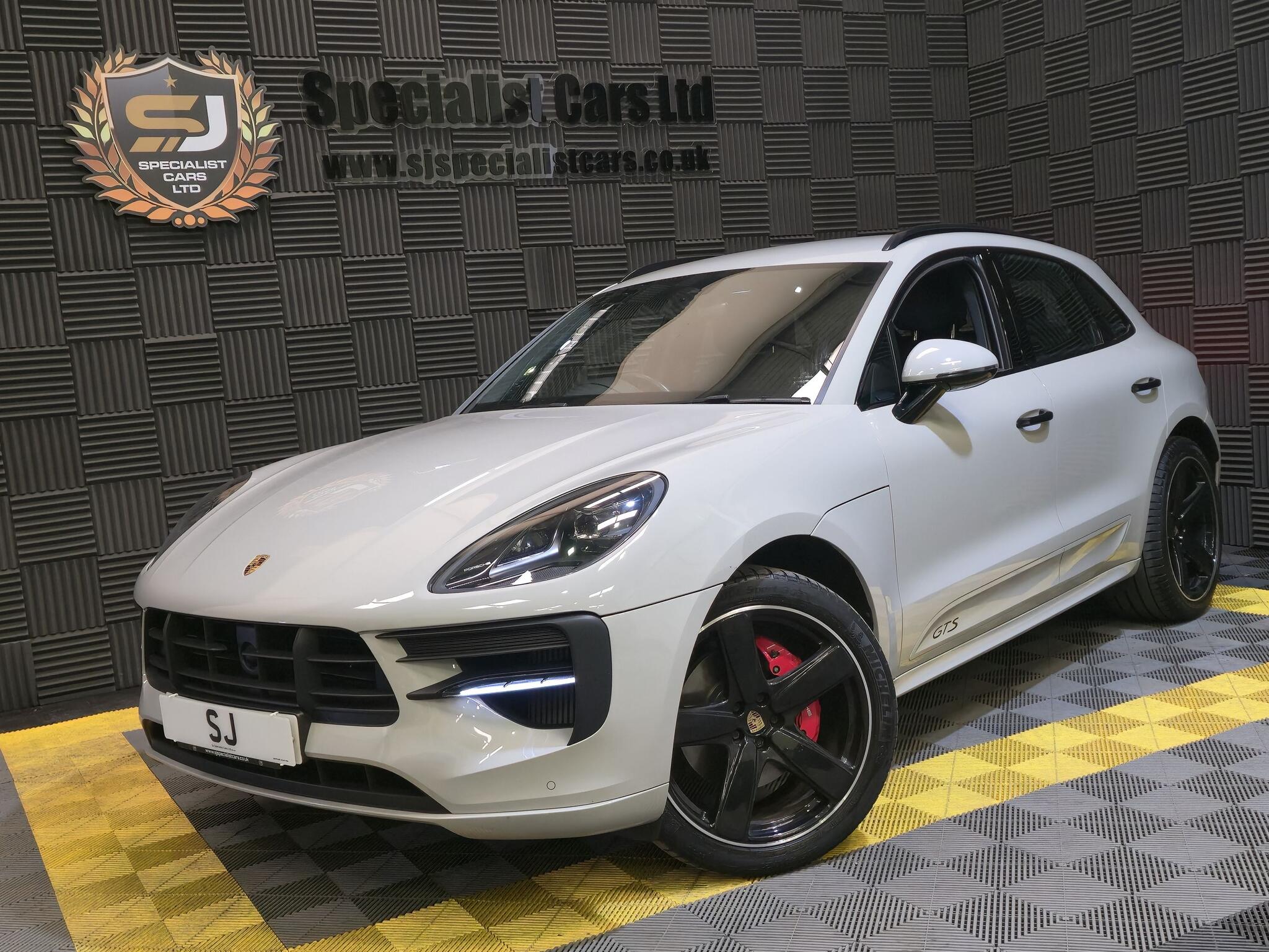Porsche Macan view 2