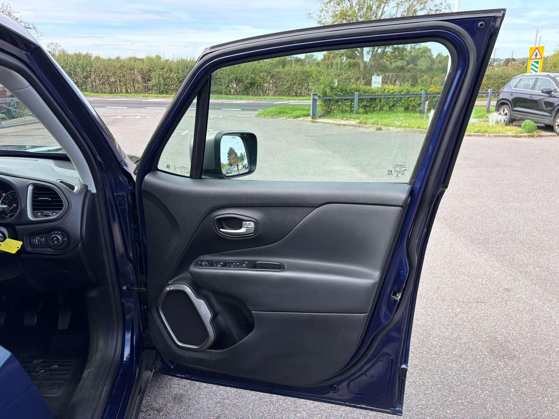 Jeep Renegade view 34