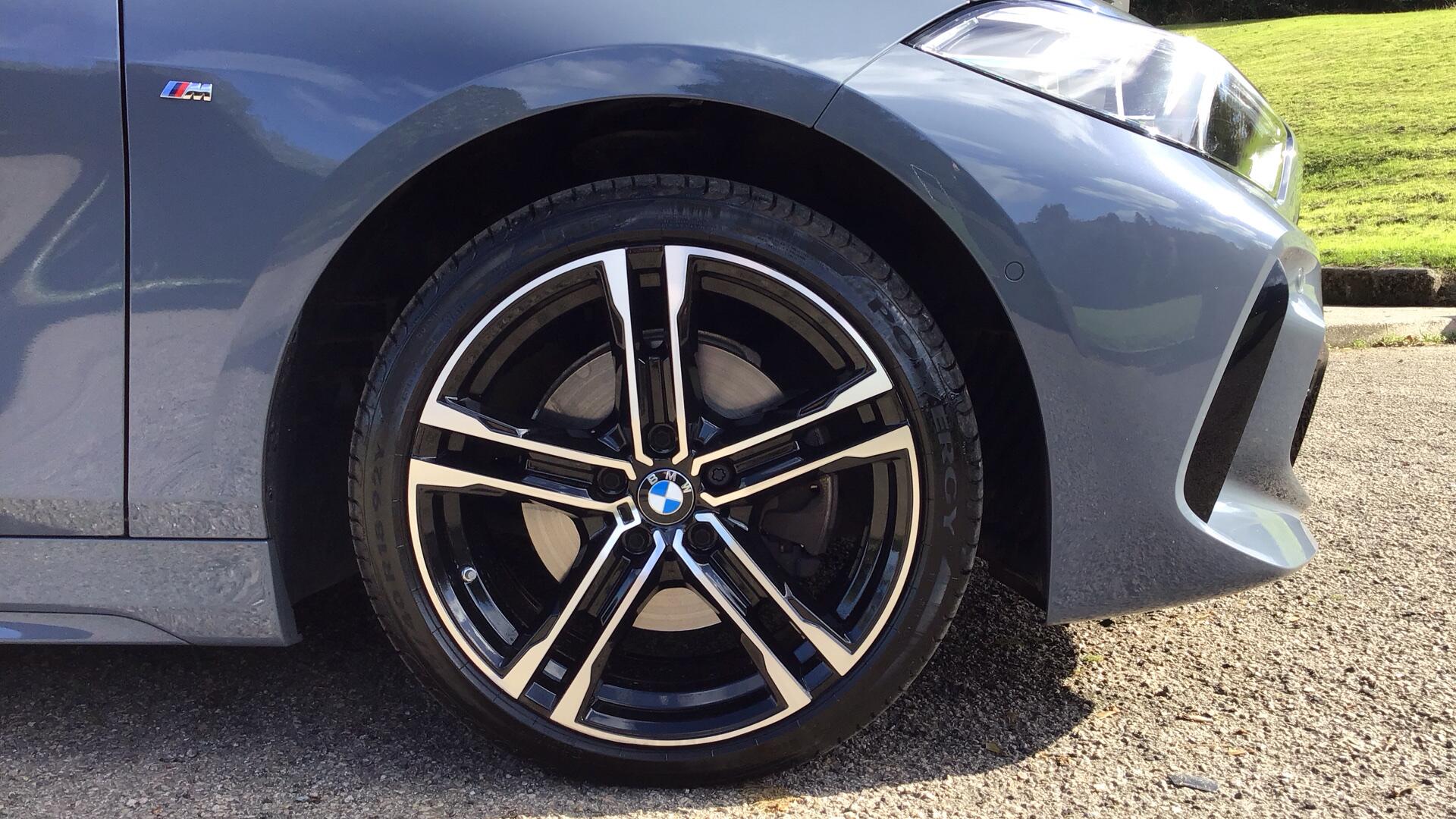 BMW 1 Series view 14