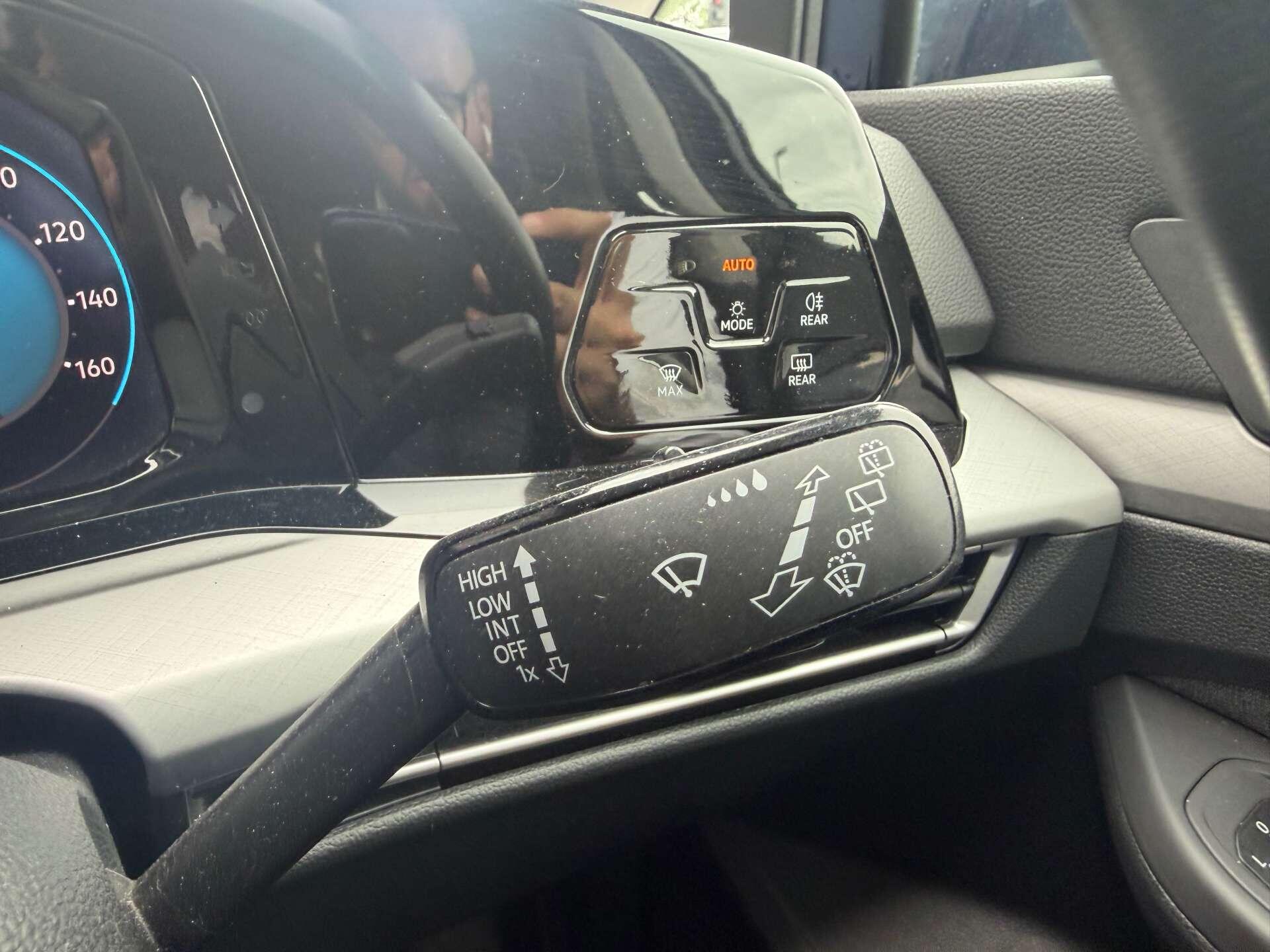 Volkswagen Golf view 21