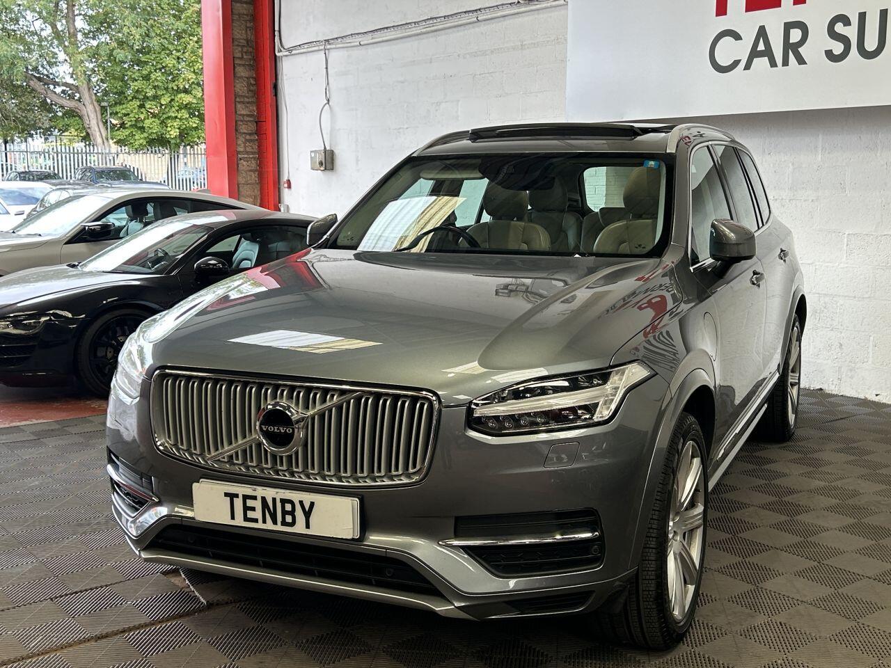 Volvo XC90 view 5