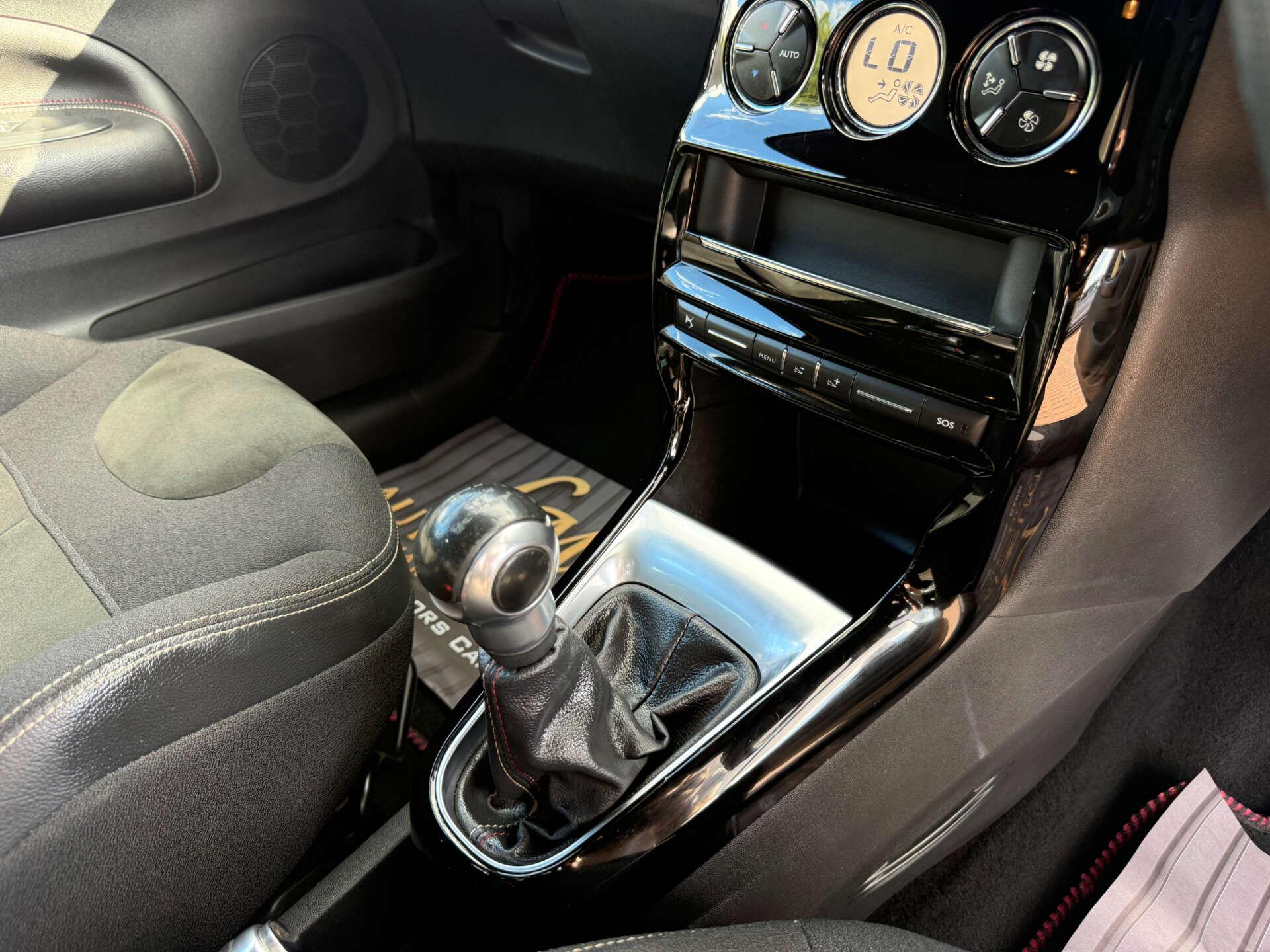 DS Automobiles DS 3 view 38