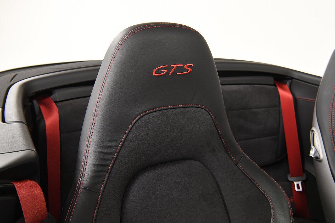 Porsche 911 view 9
