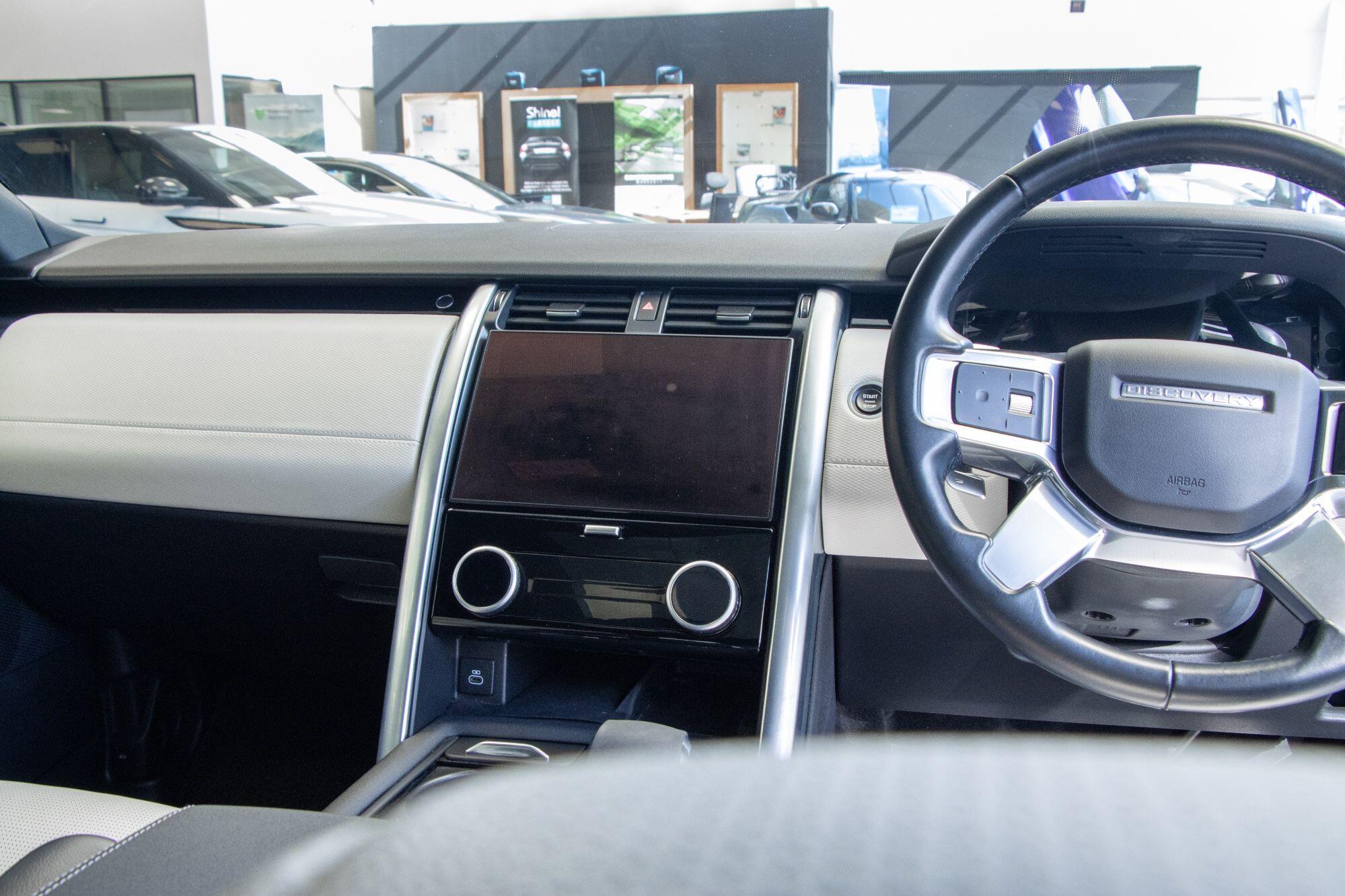 Land Rover Discovery view 28