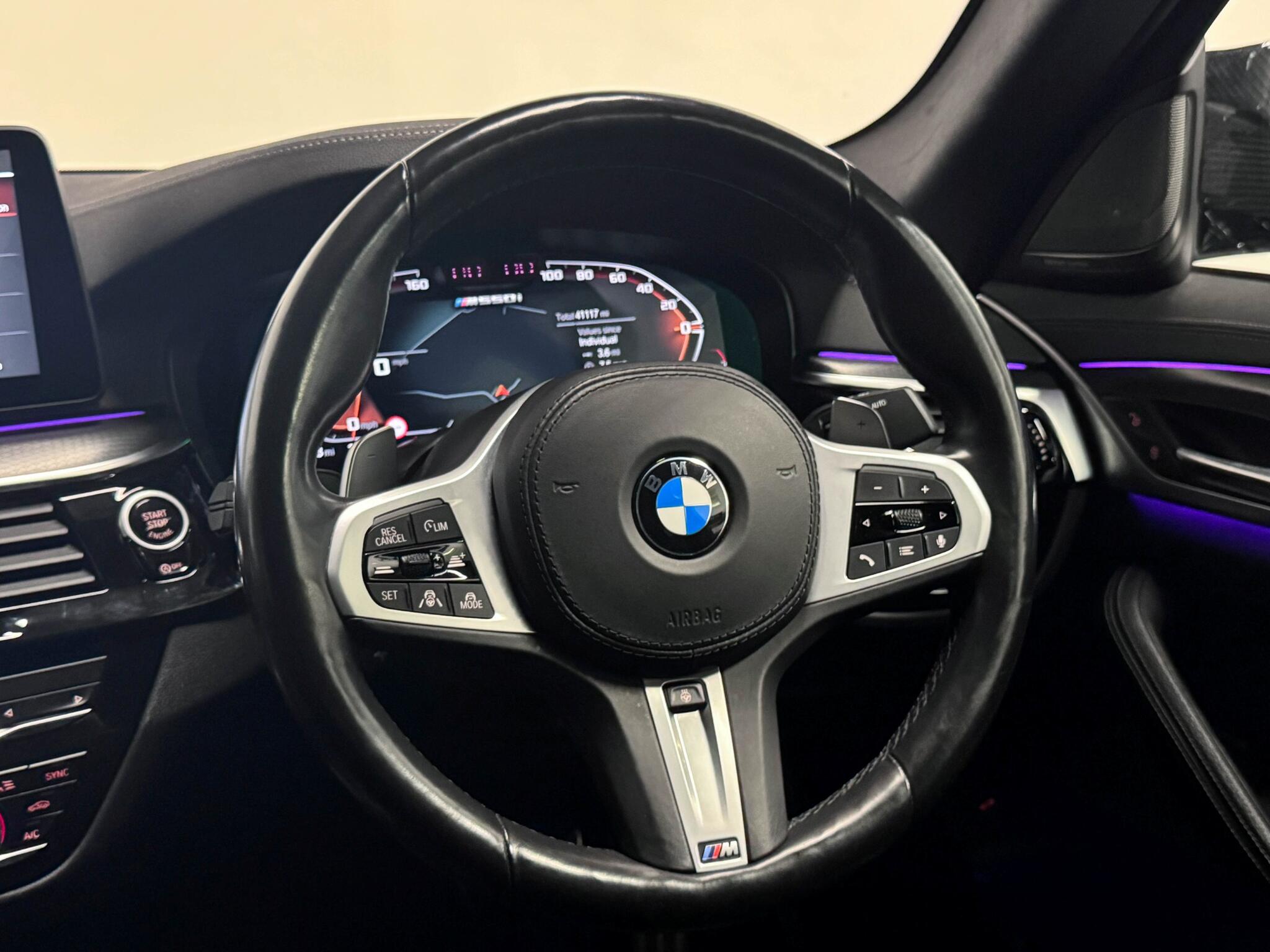 BMW 5 Series view 33