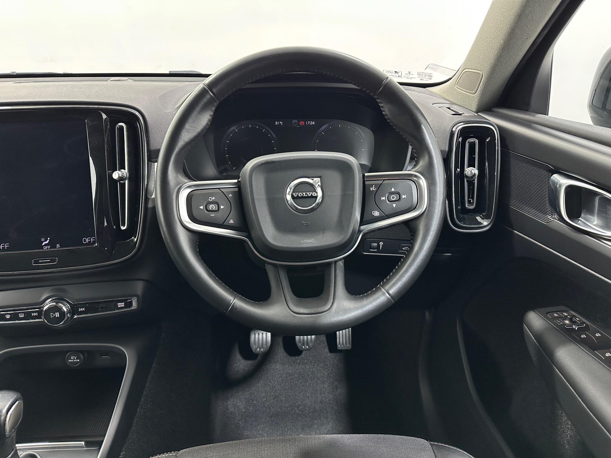 Volvo XC40 view 13