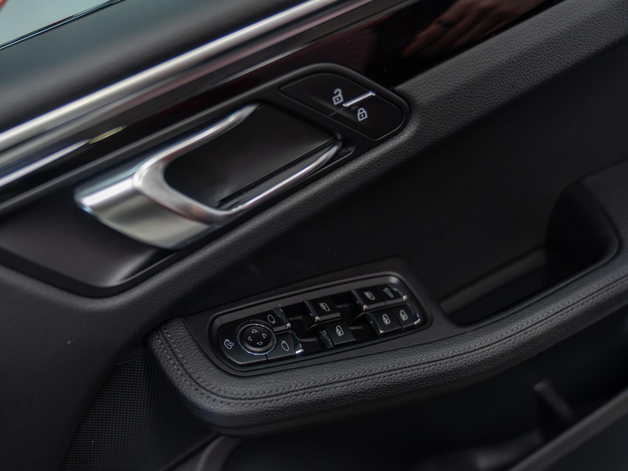 Porsche Macan view 10