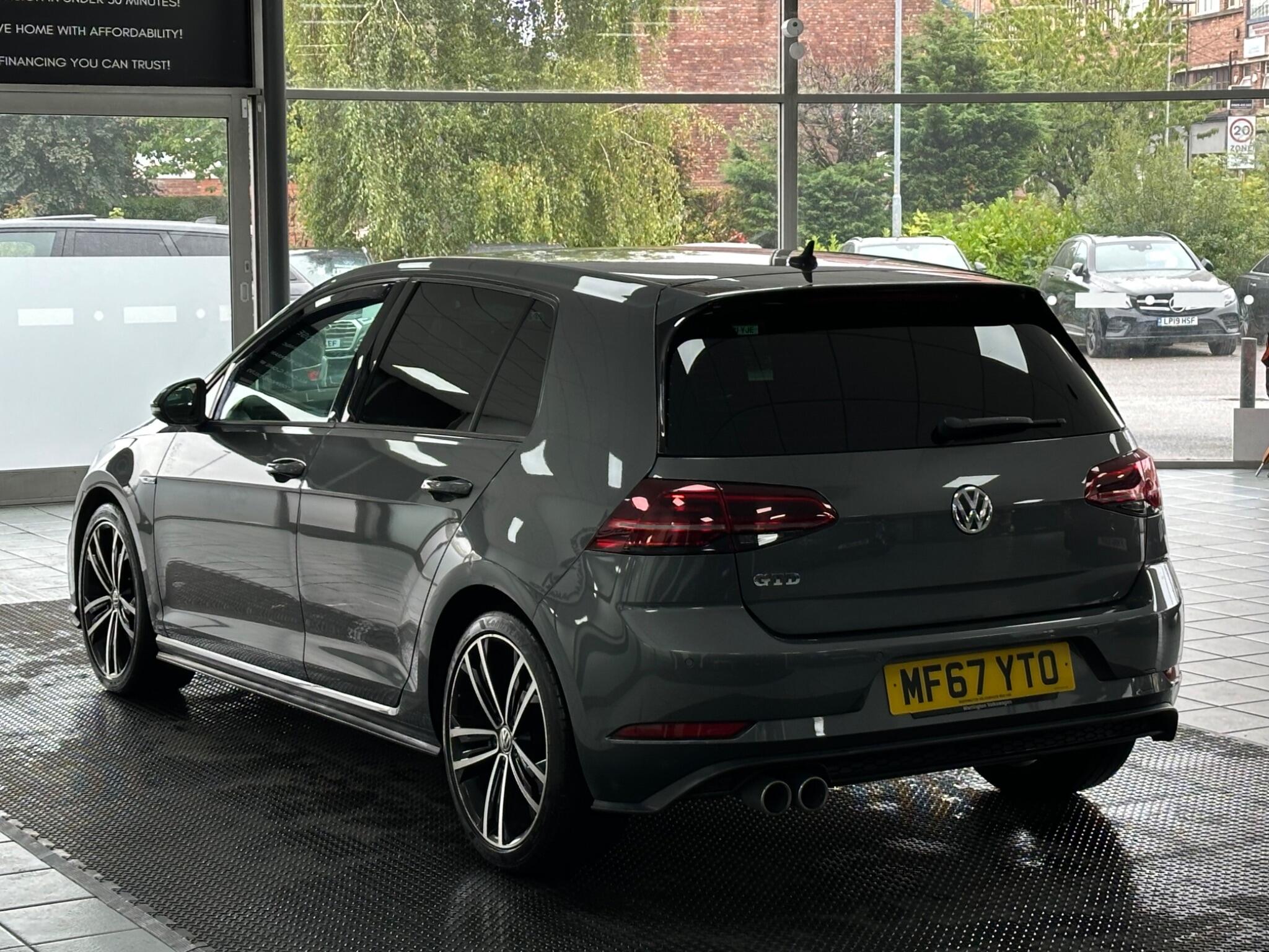 Volkswagen Golf view 9
