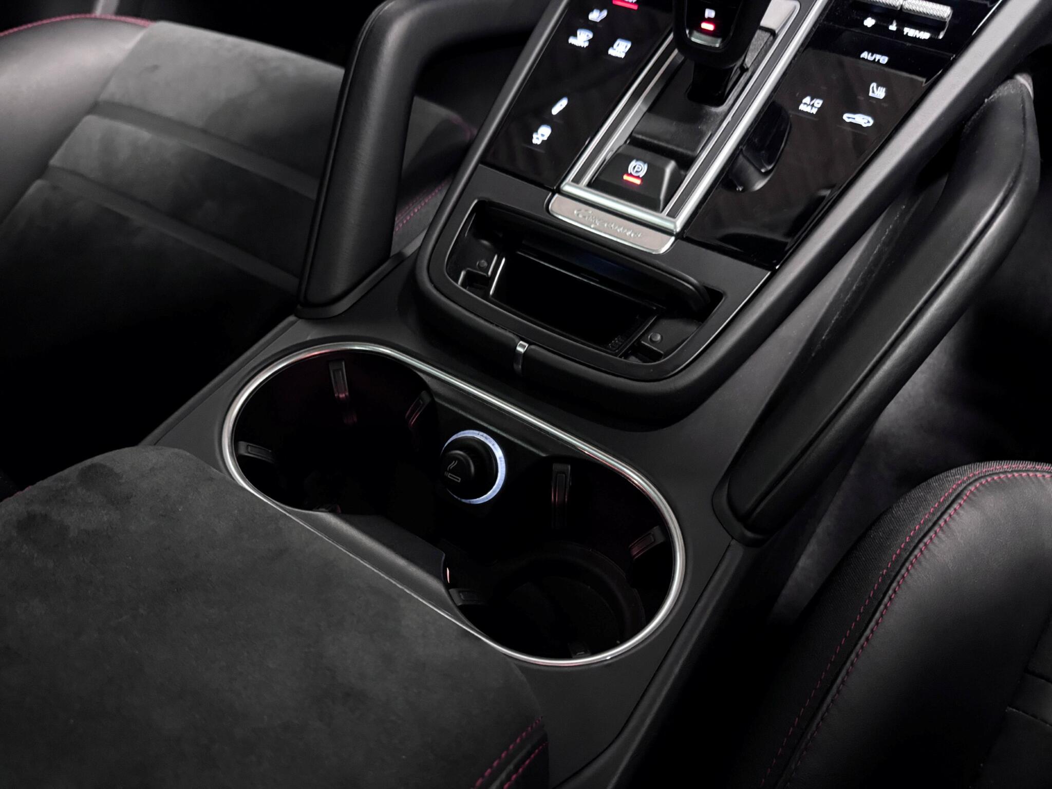 Porsche Cayenne view 39