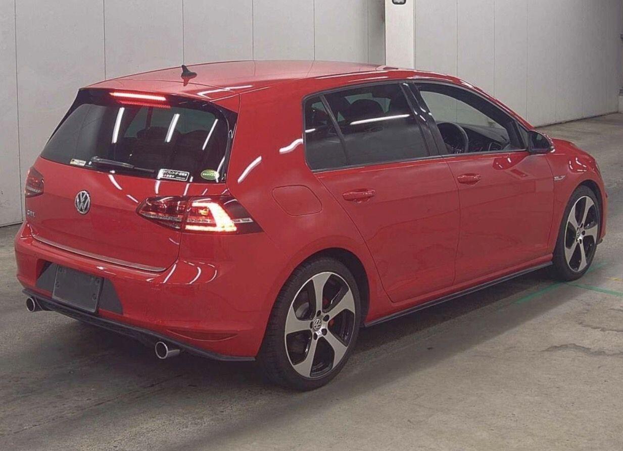 Volkswagen Golf view 3