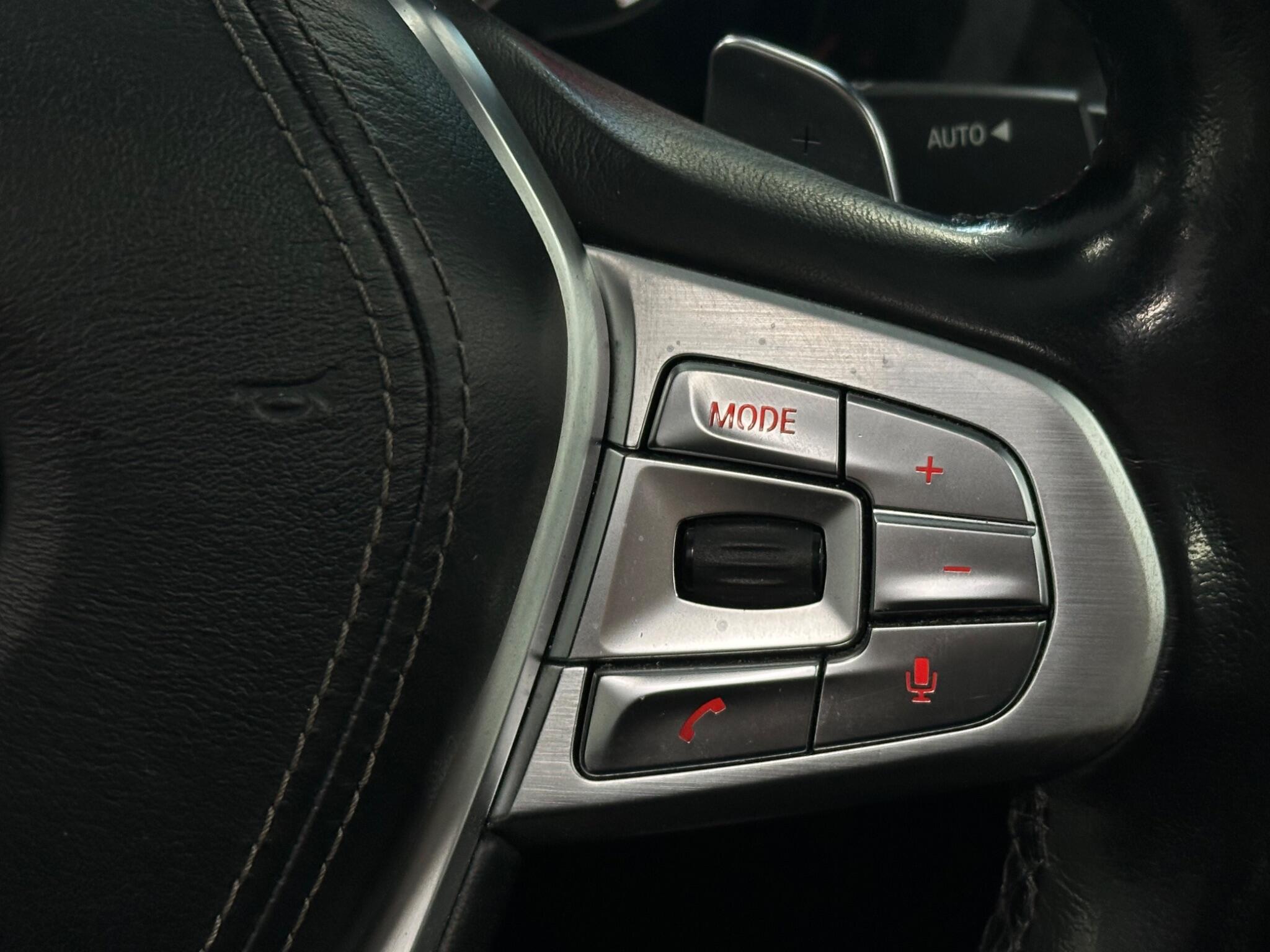 BMW 7 Series view 26