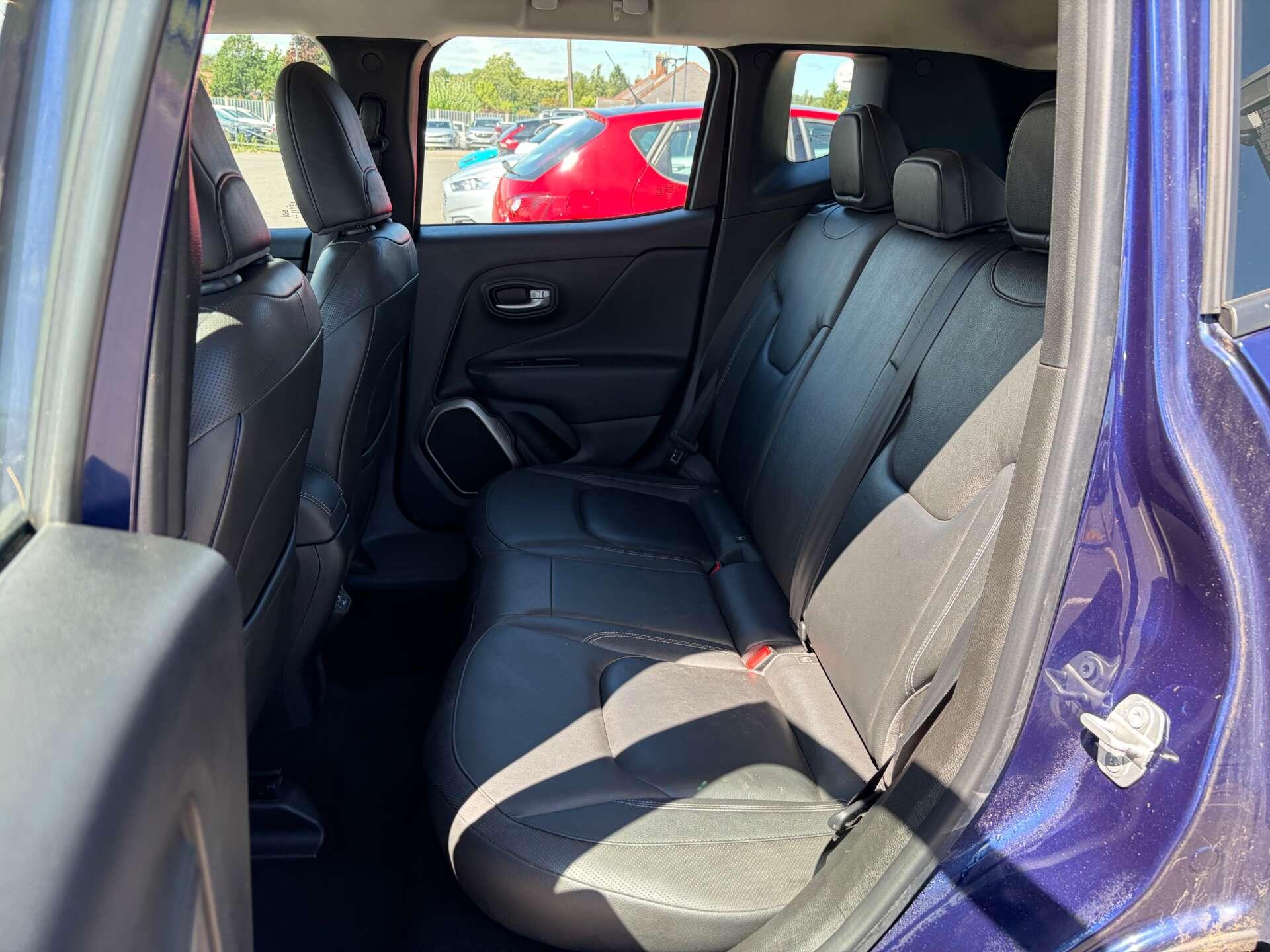 Jeep Renegade view 16