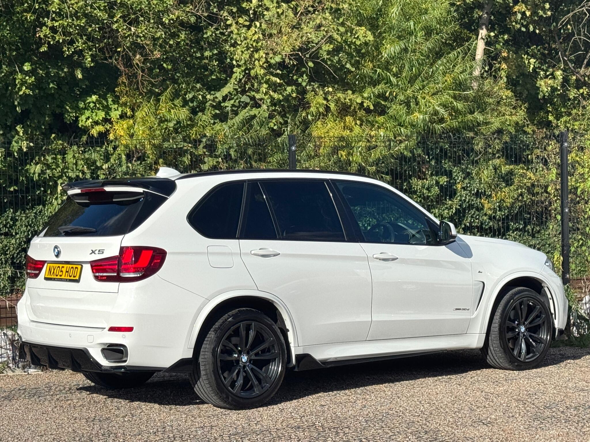 BMW X5 view 13
