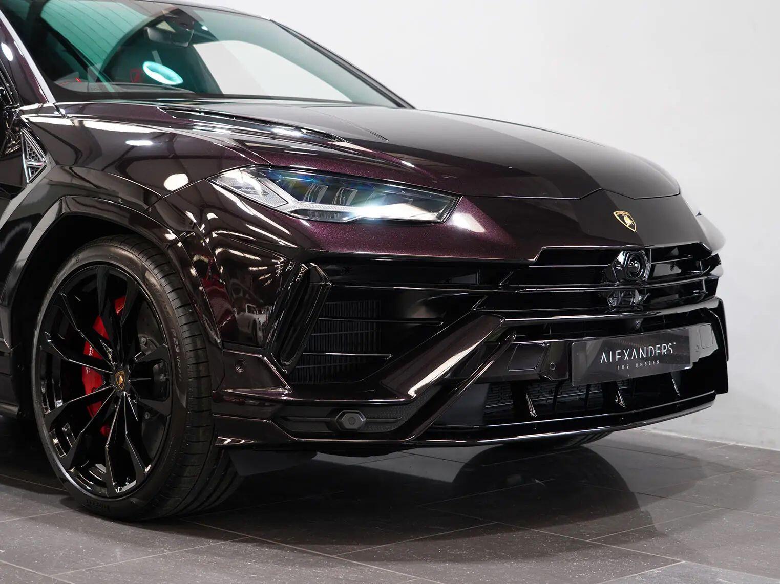 Lamborghini Urus view 10