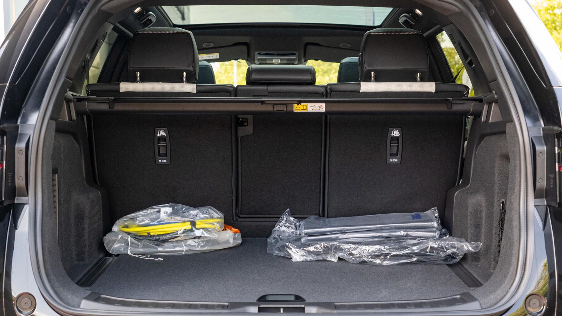 Land Rover Discovery Sport view 10