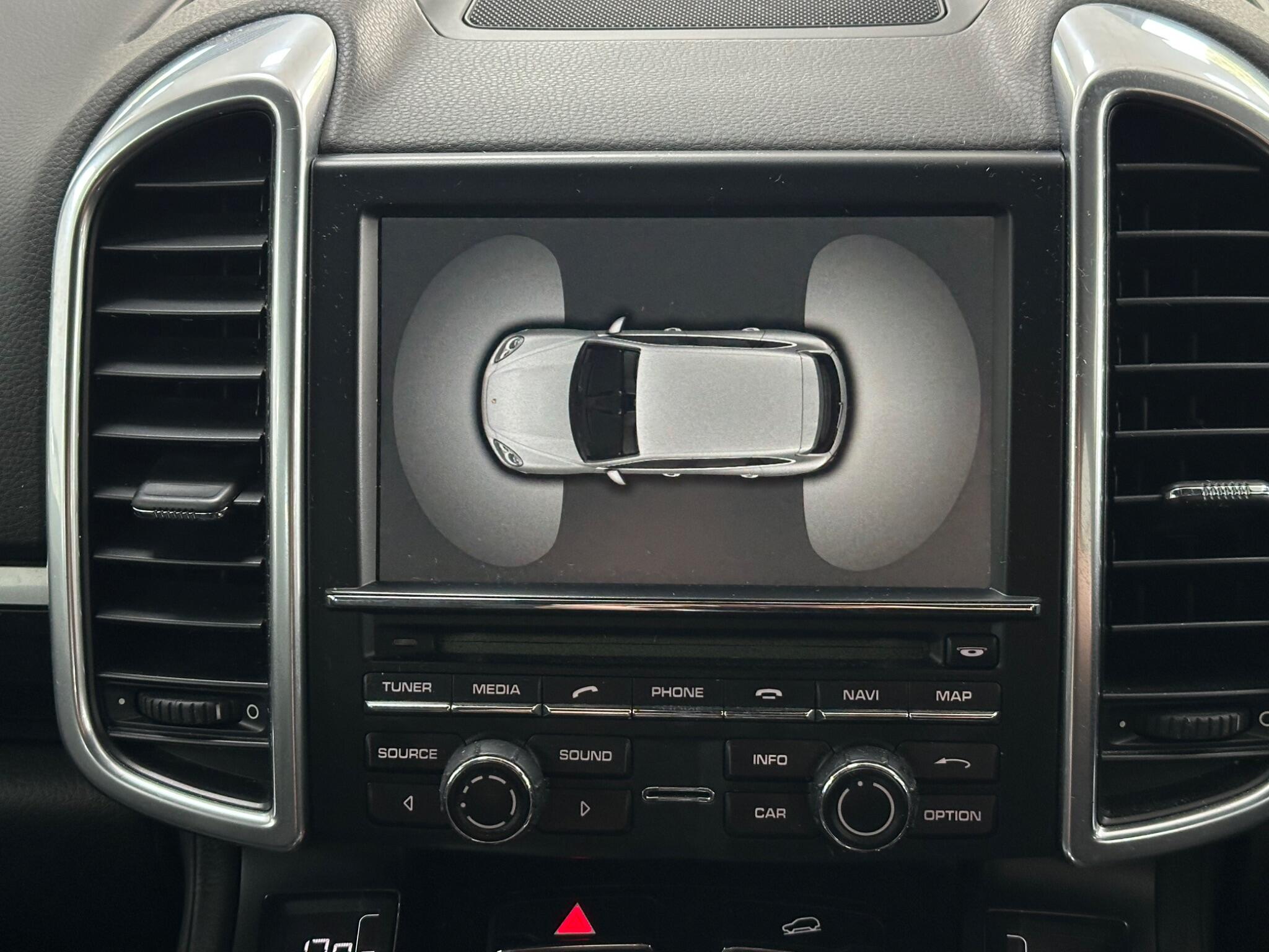 Porsche Cayenne view 27