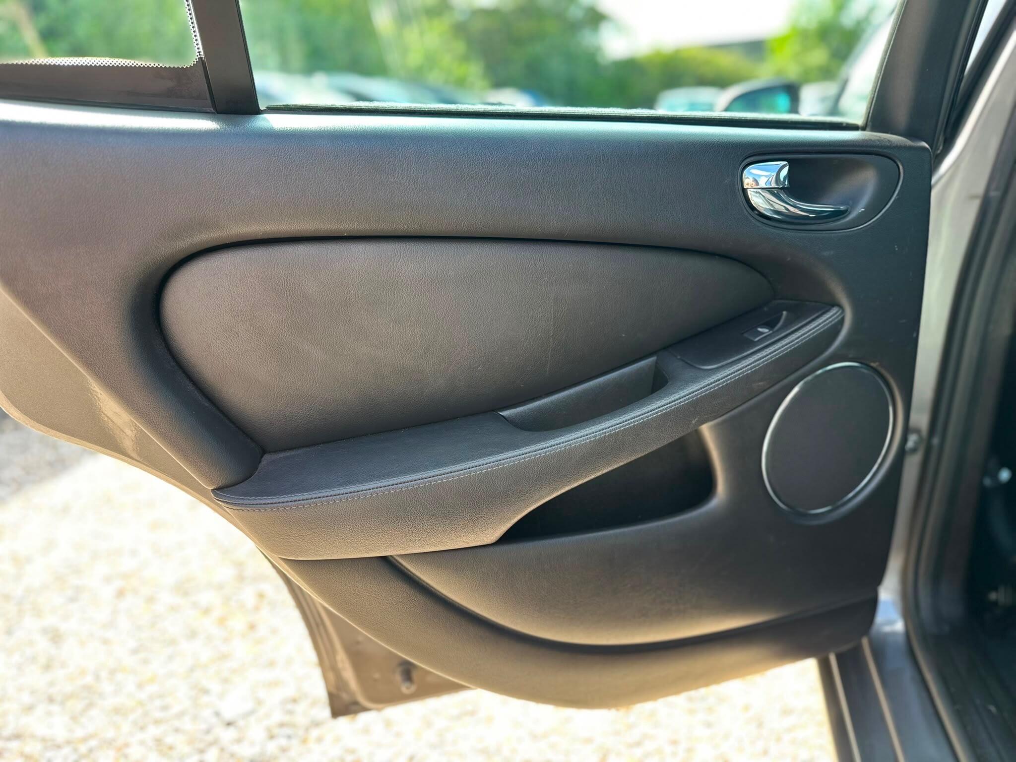Jaguar X-Type view 47