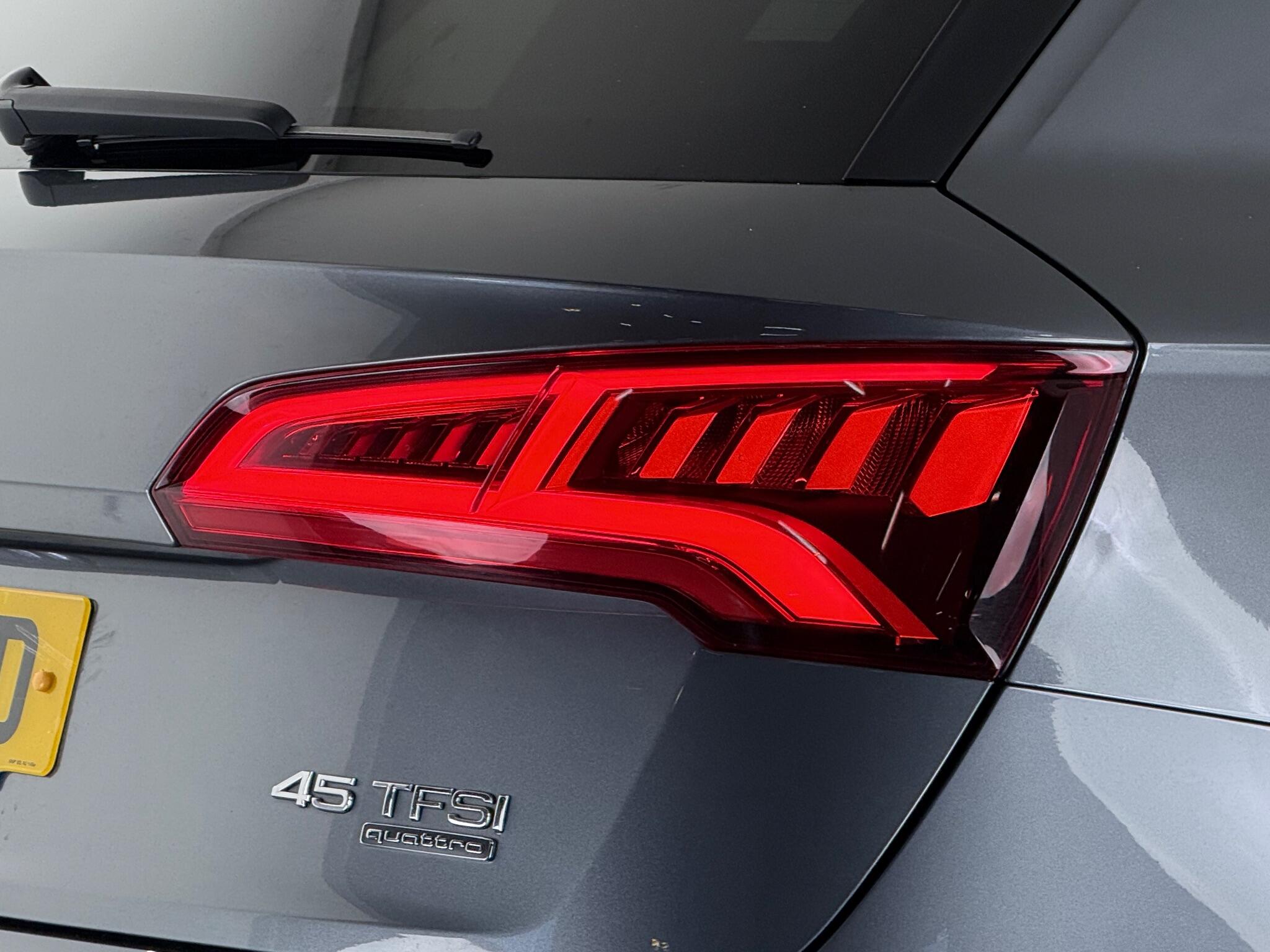 Audi Q5 view 10