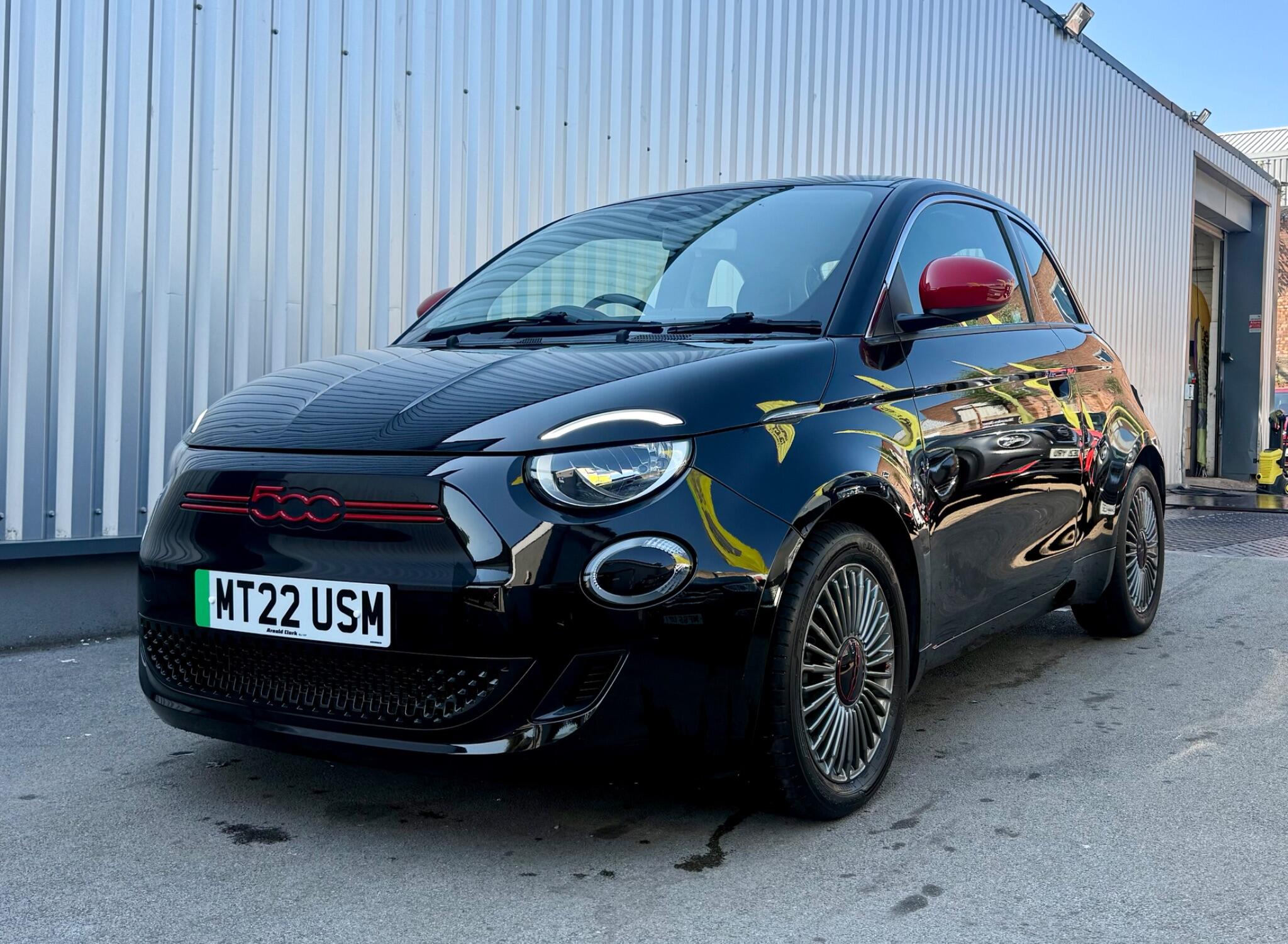 Fiat 500e view 3