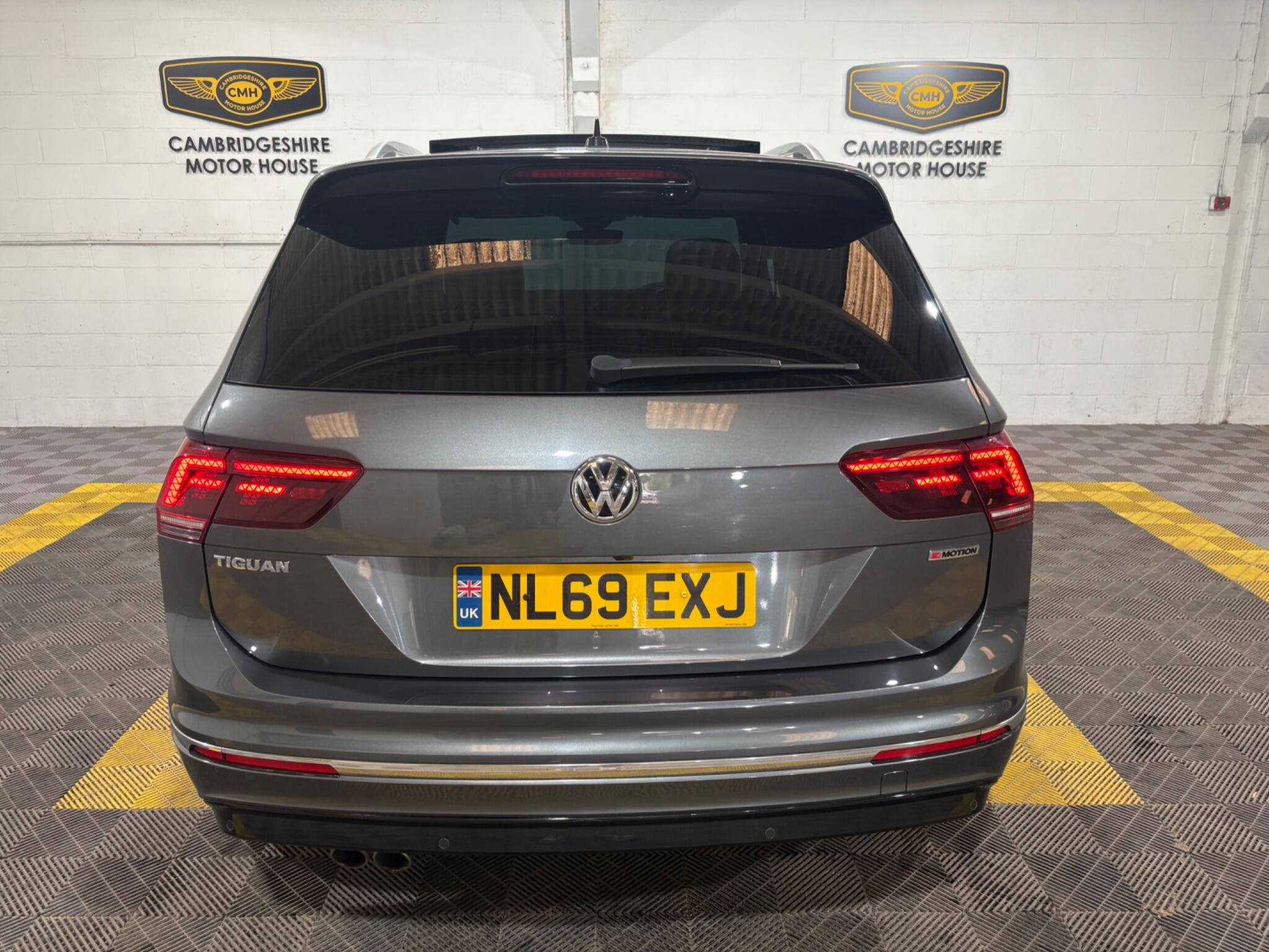 Volkswagen Tiguan view 12