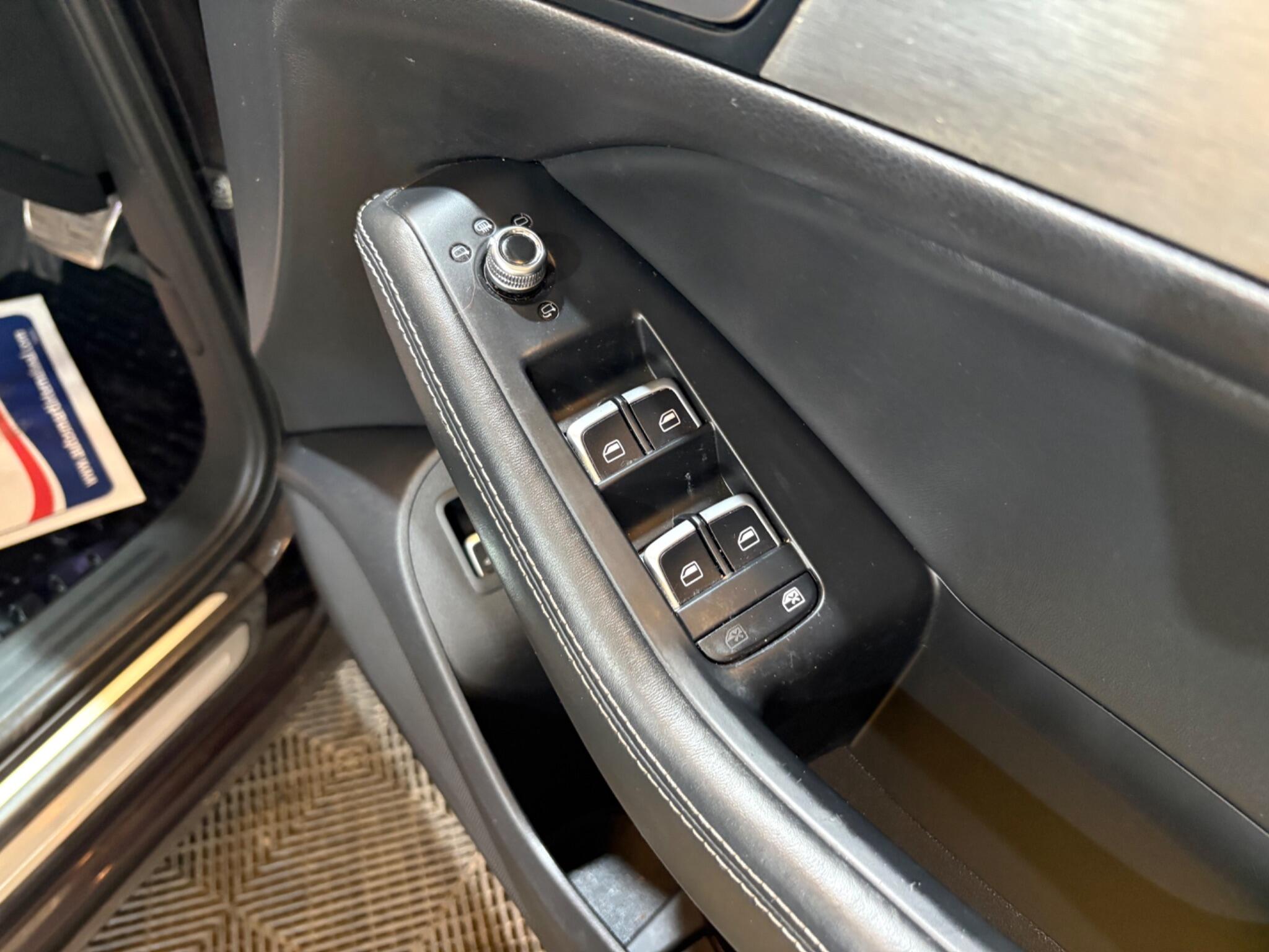 Audi SQ5 view 38