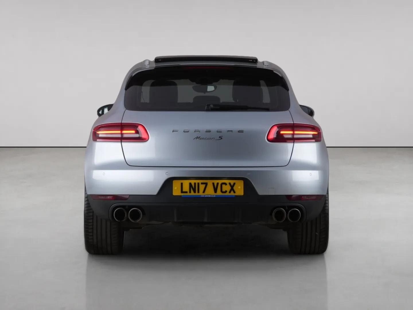 Porsche Macan view 7