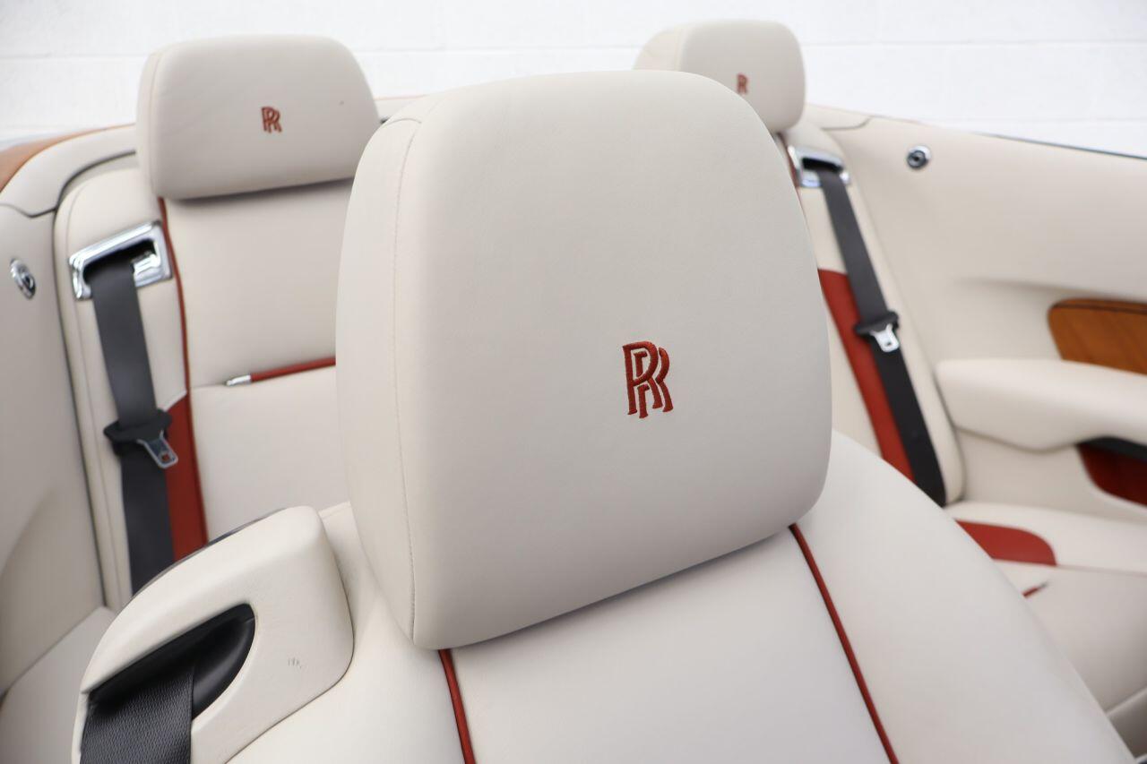 Rolls-Royce Dawn view 17