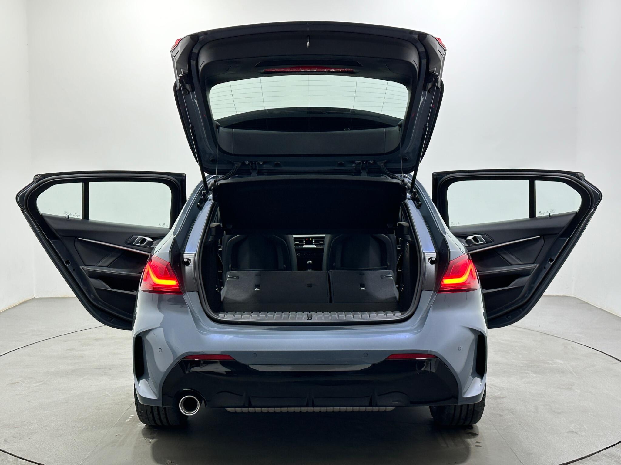 BMW 1 Series view 44