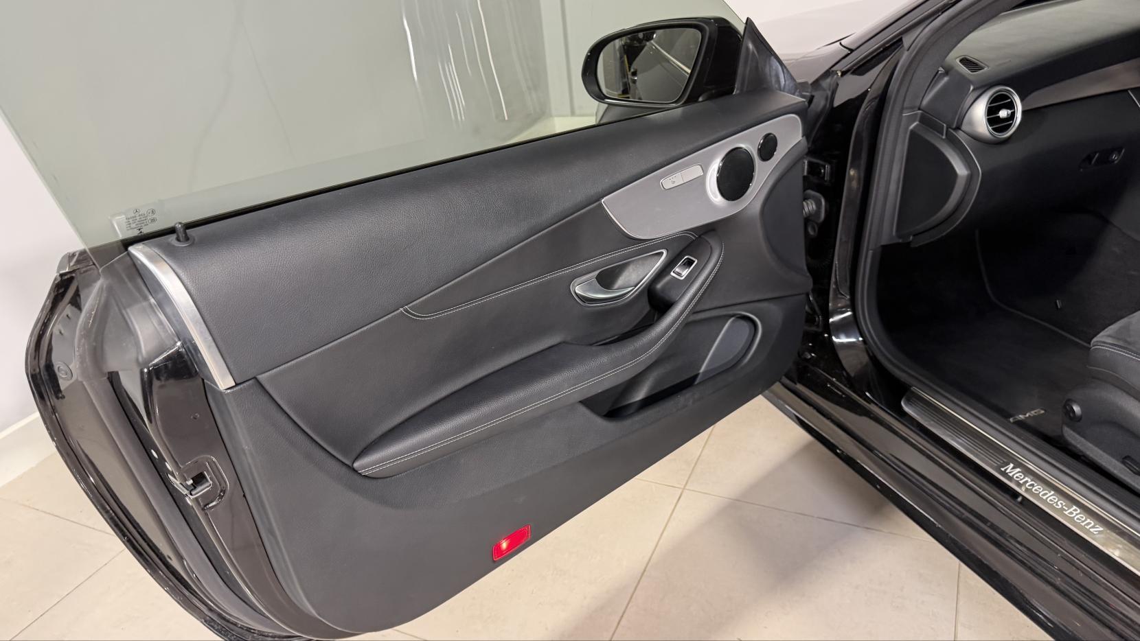 Mercedes-Benz C Class view 22