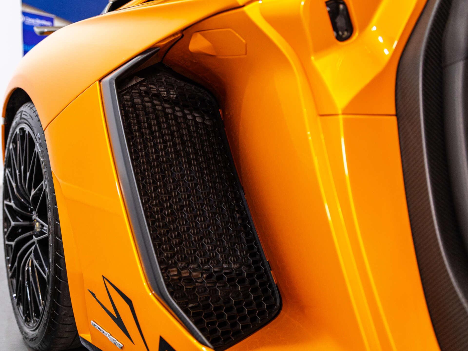 Lamborghini Aventador view 77