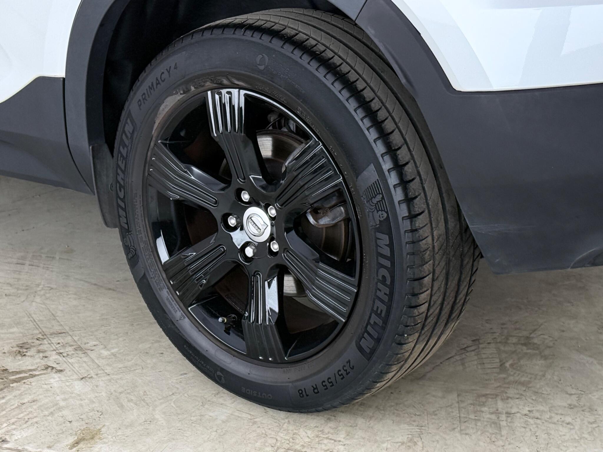 Volvo XC40 view 9