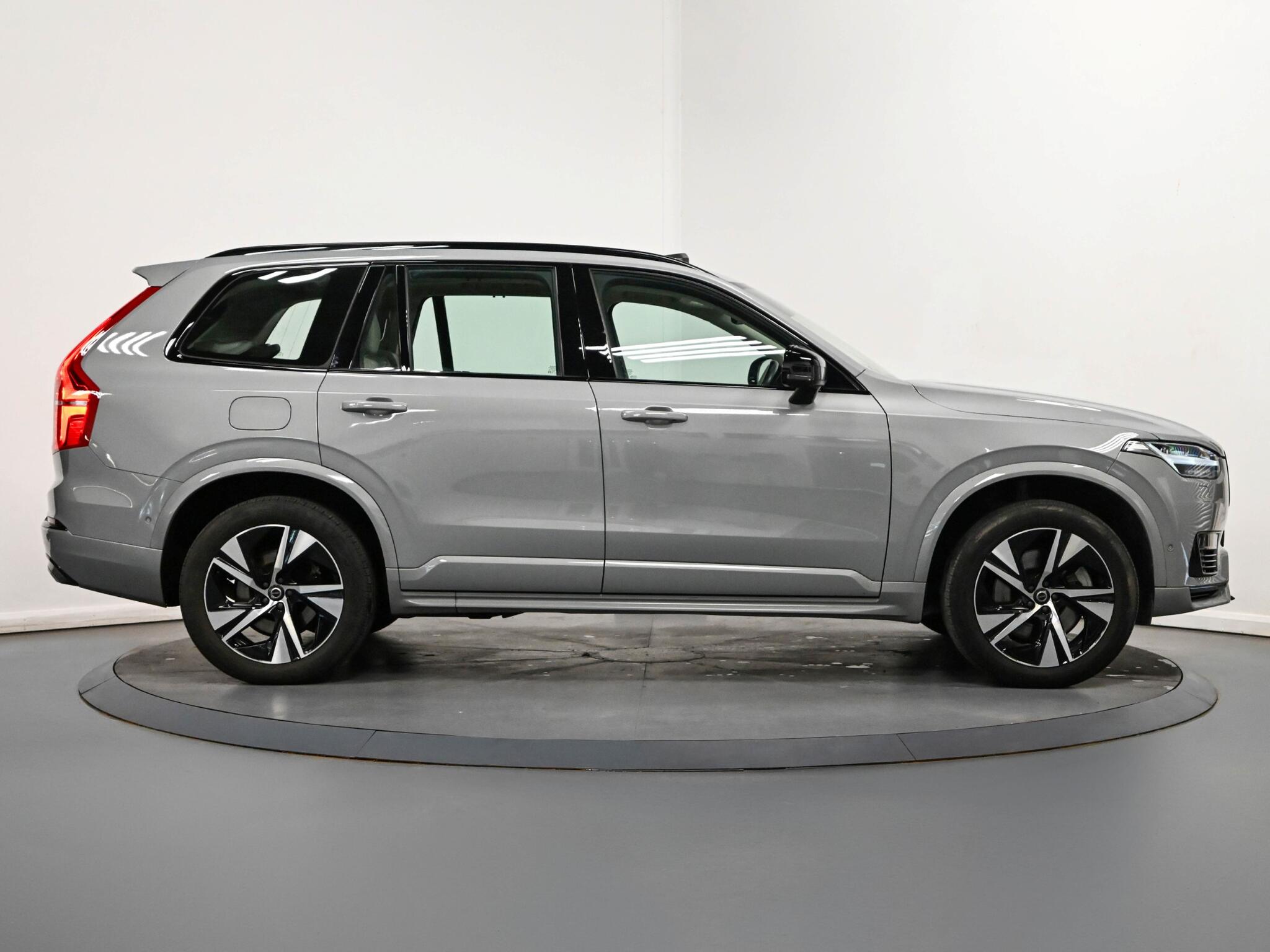 Volvo XC90 view 26