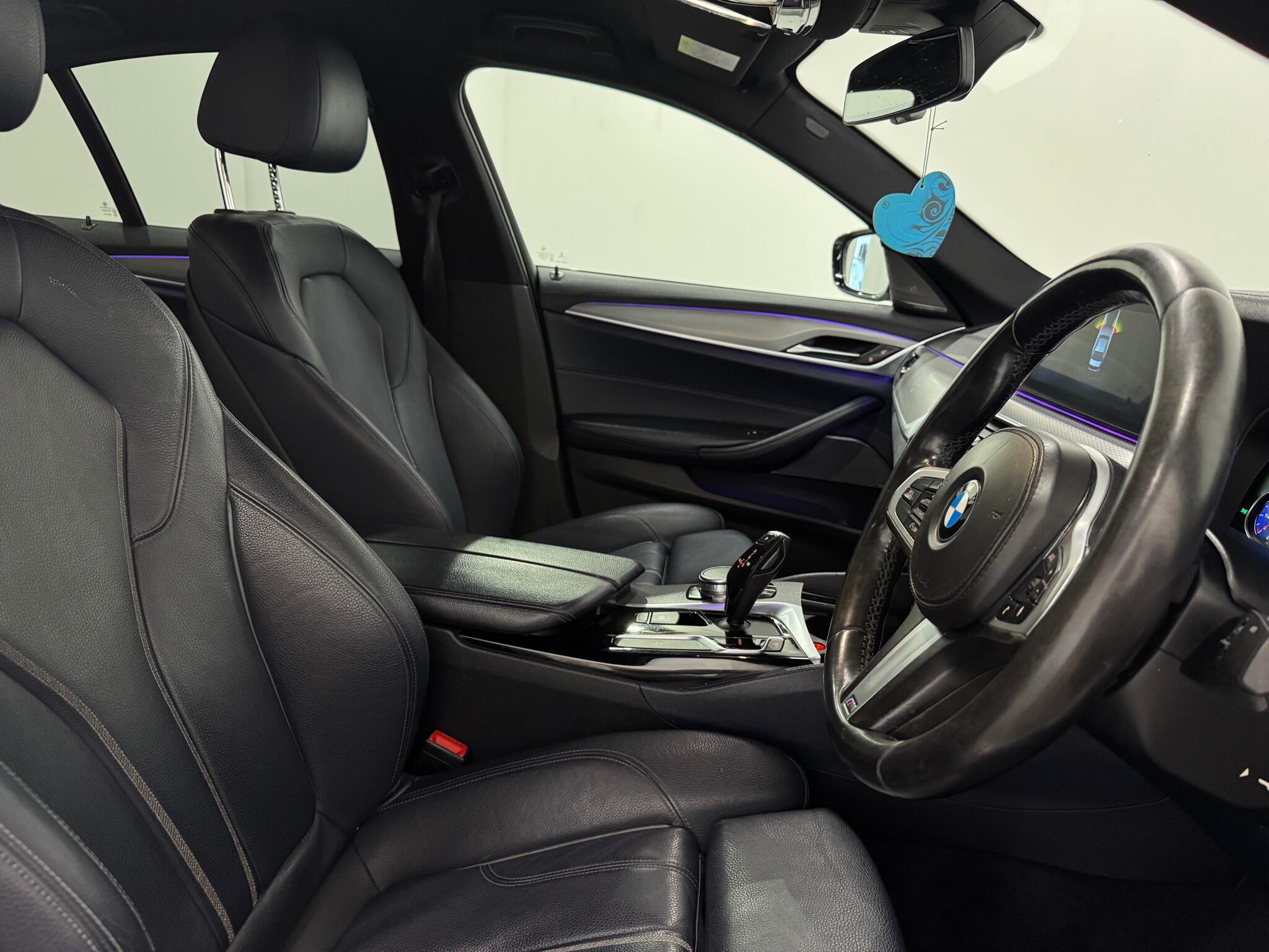 BMW 5 Series view 10