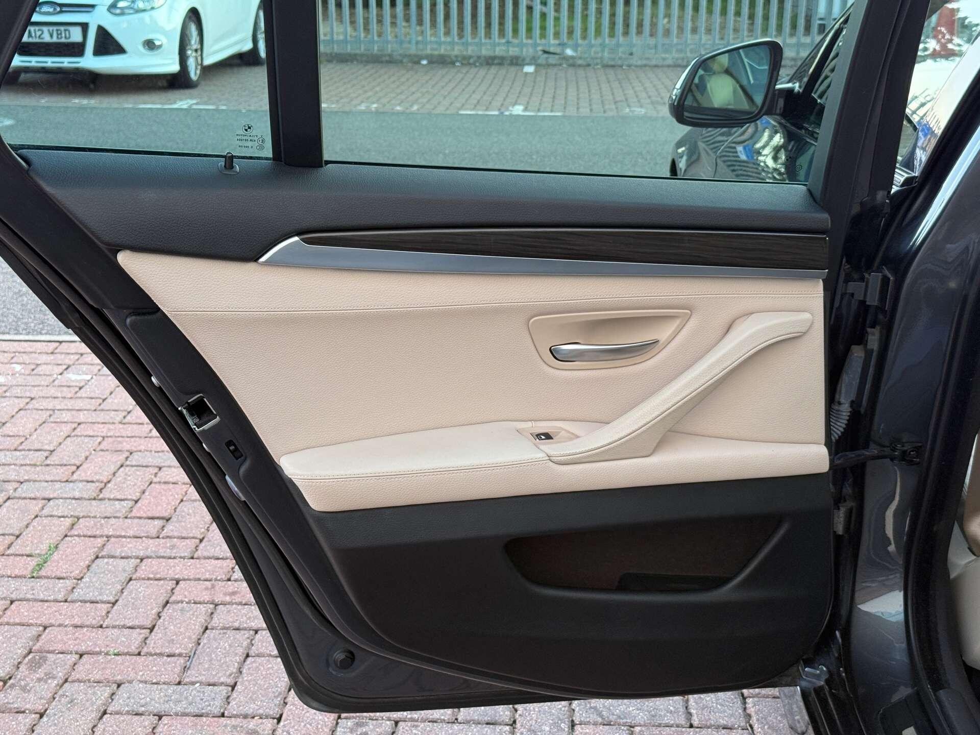 BMW 5 Series view 48