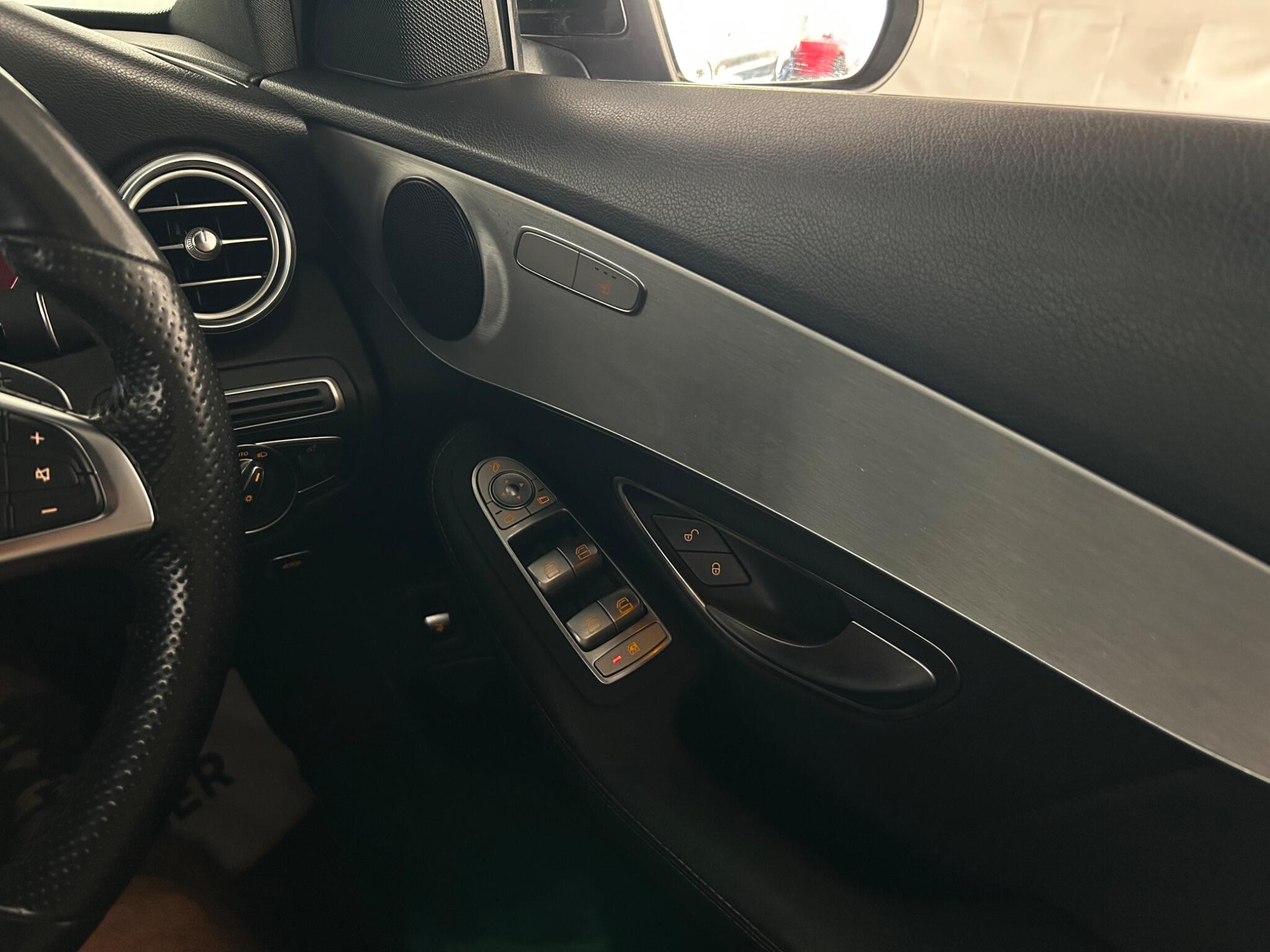 Mercedes-Benz C-Class view 28